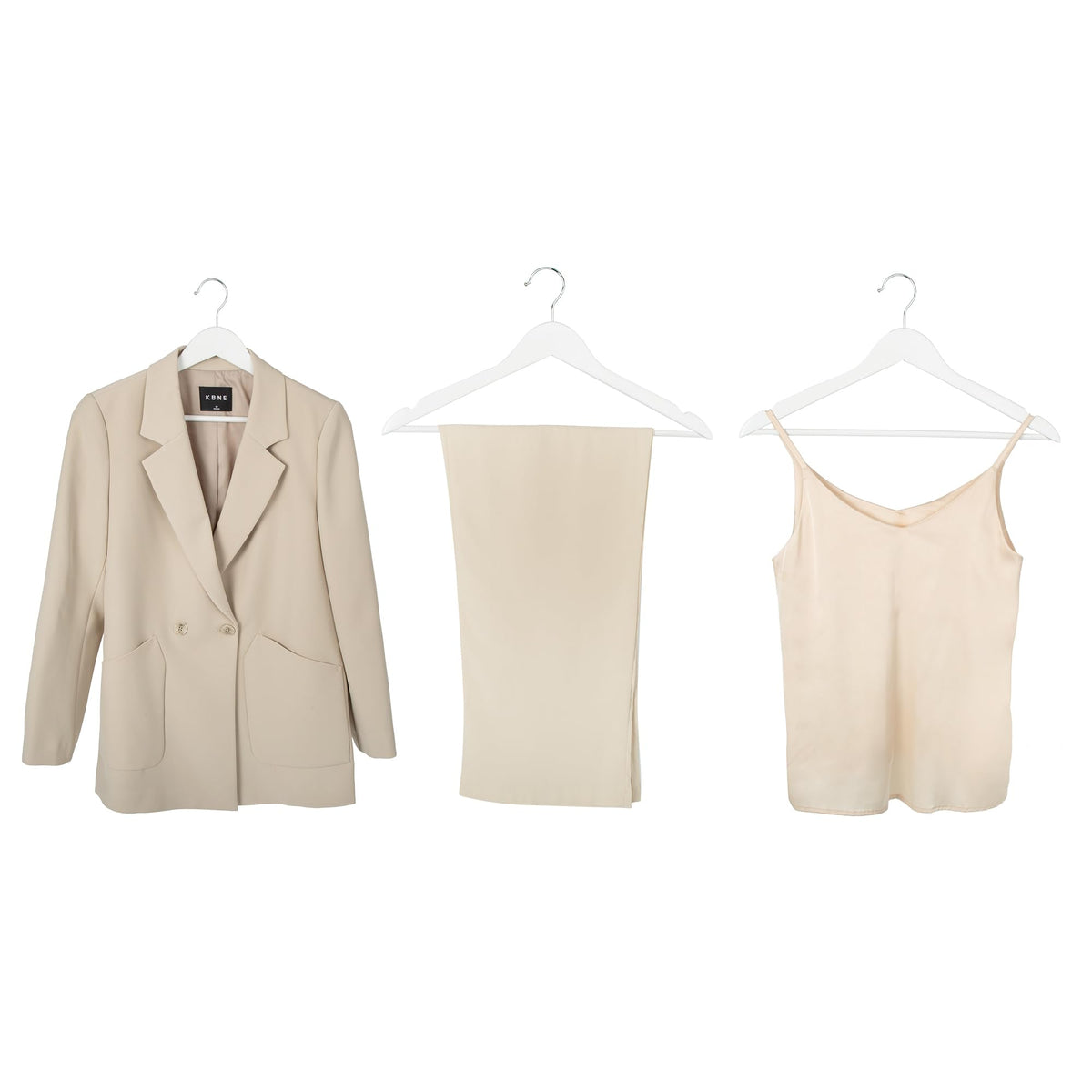 Amazon Basics Ganchos de madera duraderas para ropa, paquete de 20, color blanco