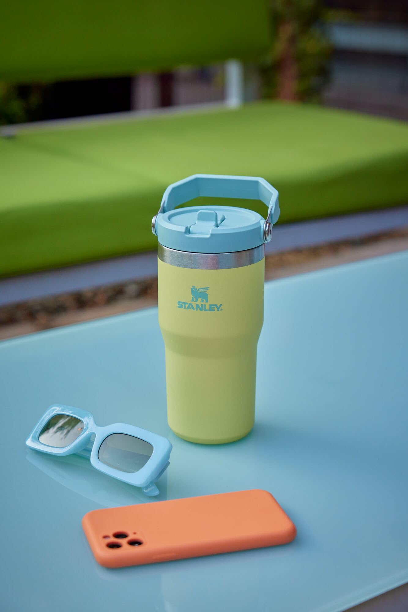 STANLEY IceFlow 2.0 - Vaso con popote abatible con asa, 20 onzas, tapa giratoria y pajita abatible, botella de agua resistente a fugas, acero inoxidable aislado, sin BPA, azul