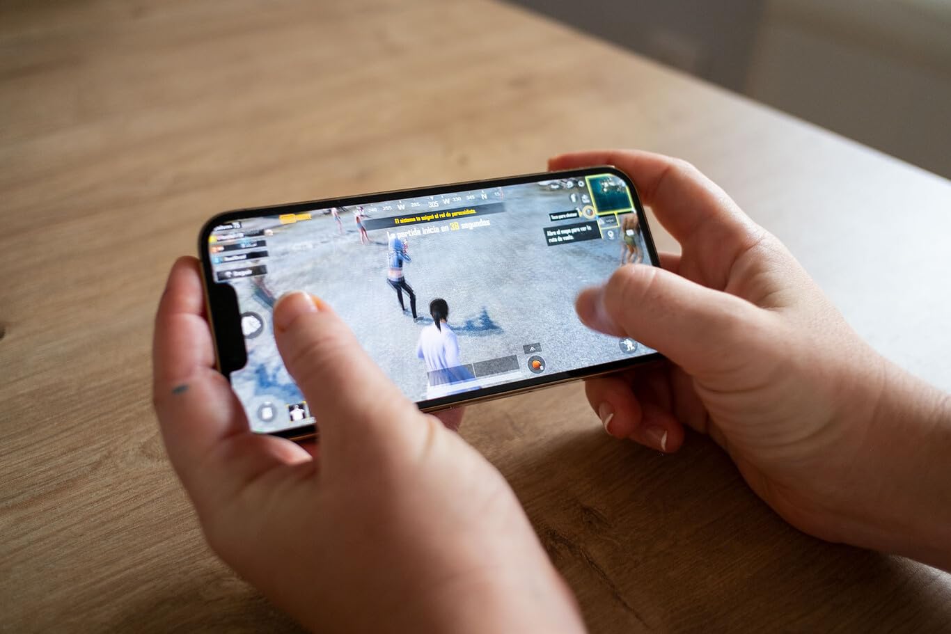 Apple iPhone 13 Pro Desbloqueado- 6.1" OLED , Chip A15 Bionic, 4GB RAM, 1 TB Externo, Cámara Frontal 12MP, 2532 x 1170 pixeles a 460 pp ,Ceramic Shield, Oro Gold Reacondicionado