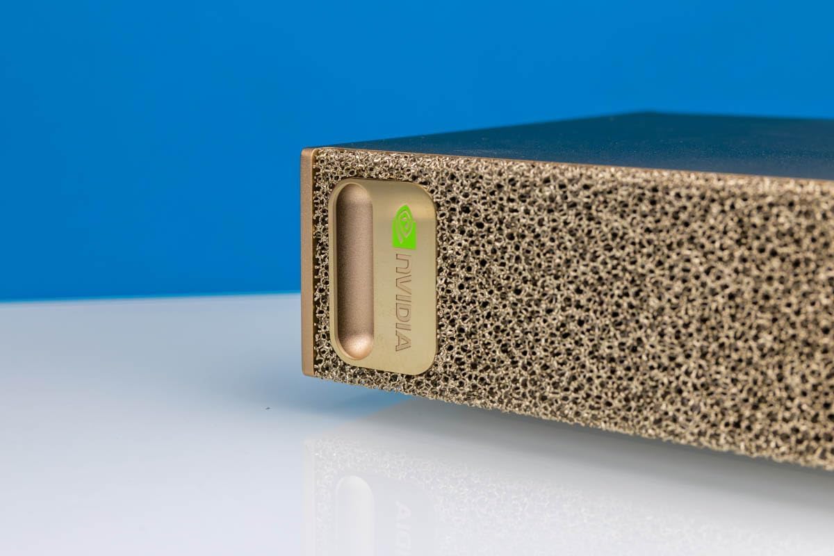 NVIDIA DGX Spark™ - Supercomputadora de escritorio AI personal – Escritorio GB10 con chip Grace Blackwell