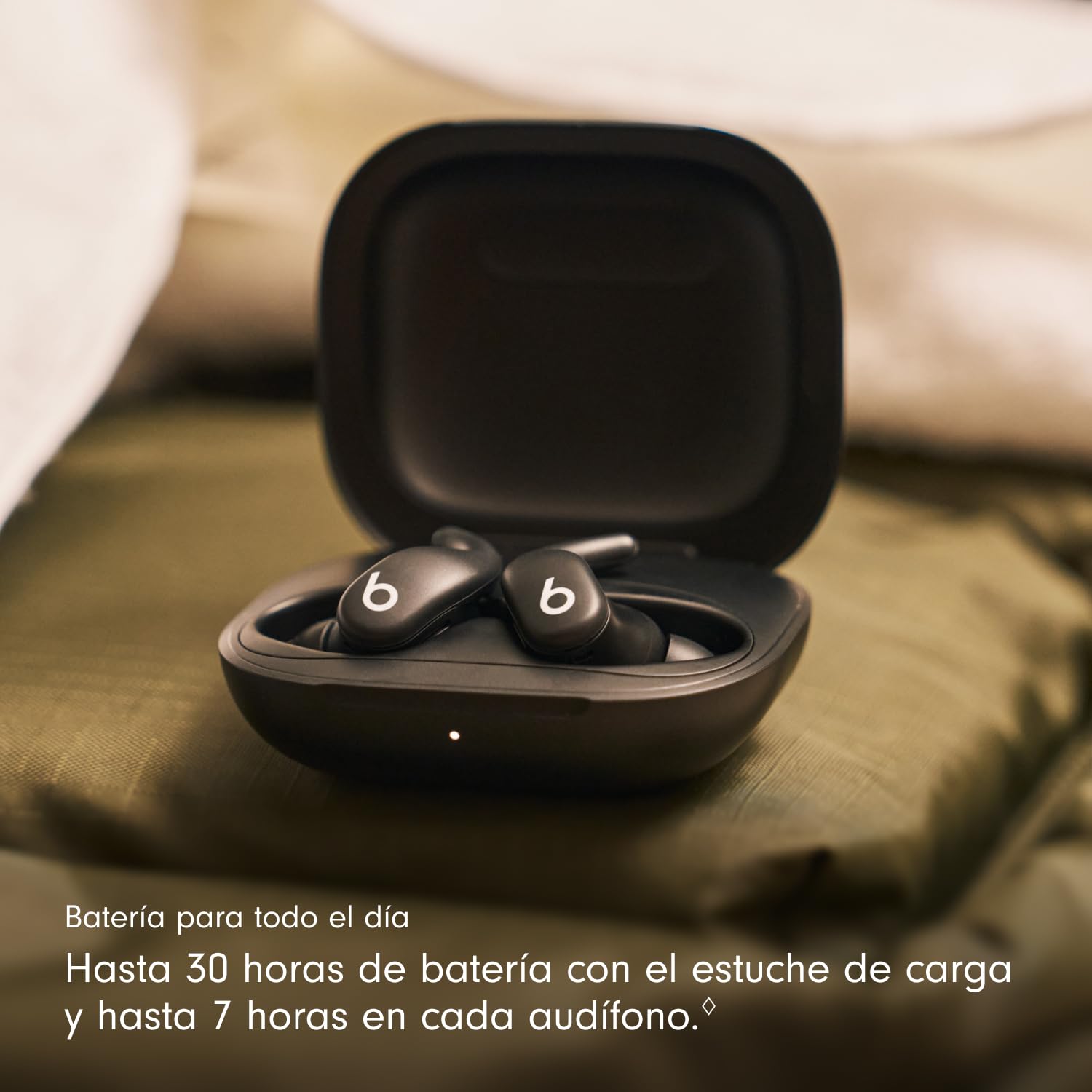 Beats - Powerbeats Fit - Audífonos inalámbricos para Entrenamiento con cancelación de Ruido, IPX4, hasta 30 Horas de batería con el Estuche de Carga, compatibles con Apple y Android - Negro Azabache