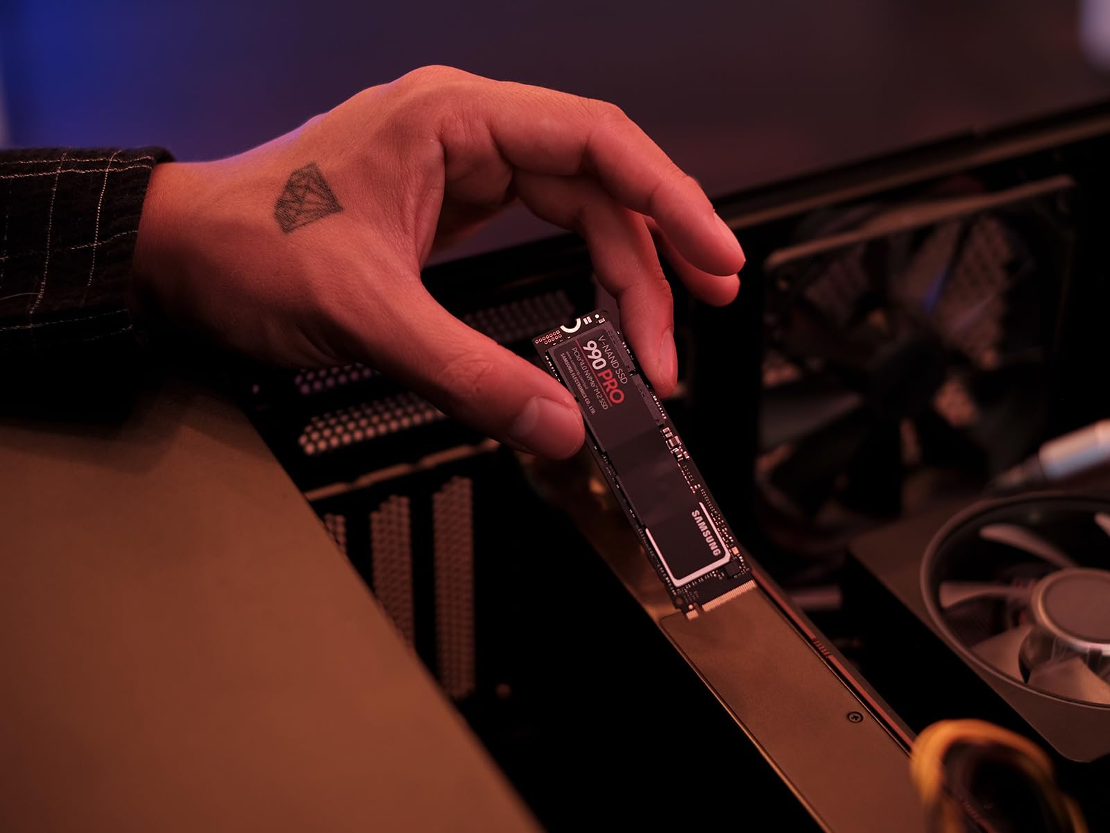 Samsung Serie 990 Pro - 2TB PCIe Gen4. X4 NVMe 2.0c - SSD Interno M.2 (MZ-V9P2T0B/AM)
