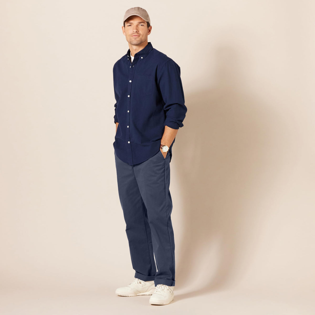 Amazon Essentials - Pantalones chinos para hombre con corte clásico, resistentes a las arrugas, sin pinzas, color azul marino, 34 de ancho x 32 de largo