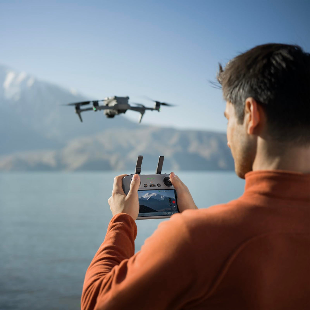 Pack DJI Air 3S Vuela Más (control remoto con pantalla RC 2), dron gran angular con CMOS 1" y telecámara media, 4K/60 fps, detección de obstáculos omnidireccional y 3 baterías para volar más