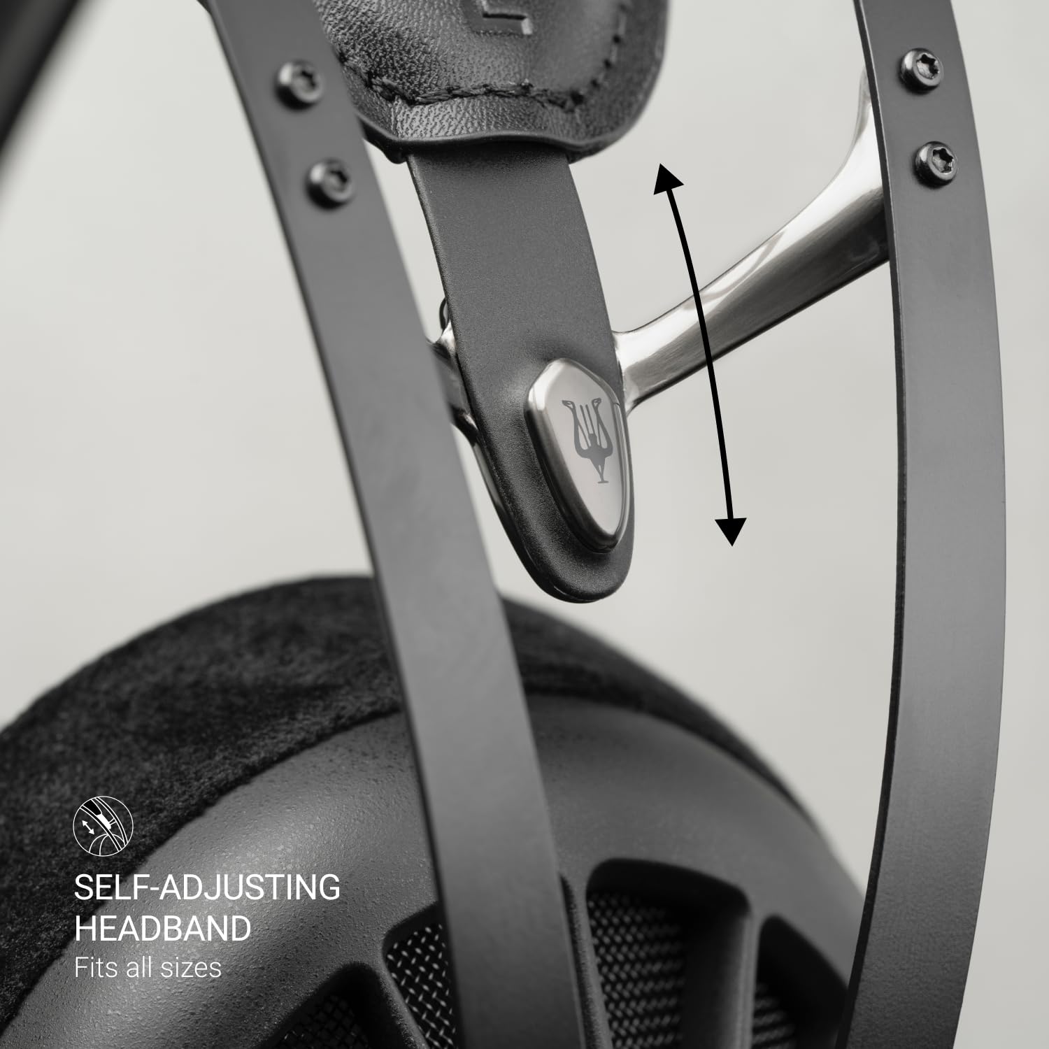 MEZE Audio 105 AER | Auriculares con Cable sobre la Oreja Ligeros audiófilos Abiertos | Controladores dinámicos de 50 mm | Baja impedancia 42 ohmios | Cables y Bolsa de Transporte incluidos (Negro)