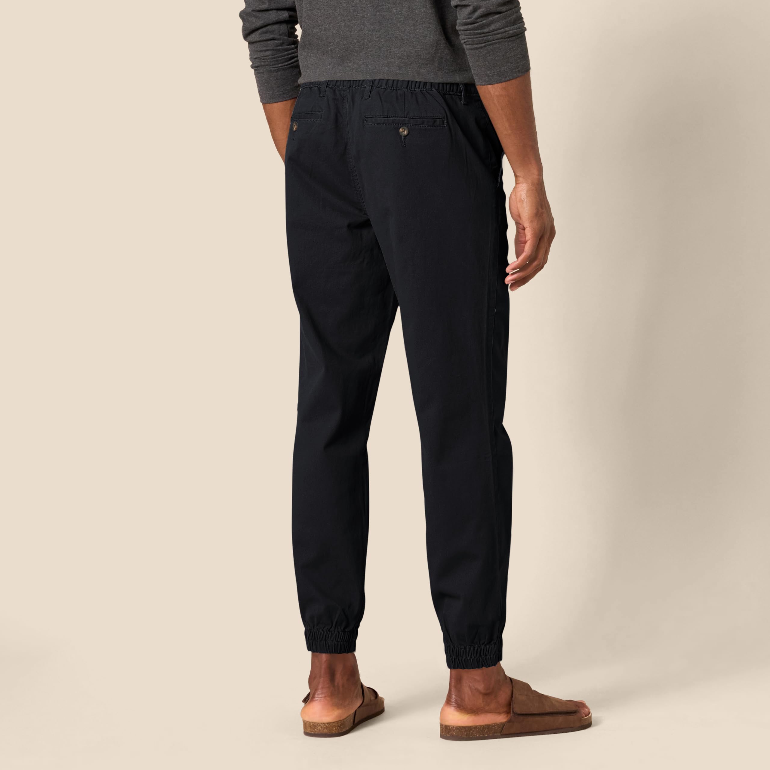 Amazon Essentials - Pantalón deportivo de corte recto para hombre, negro, talla CH