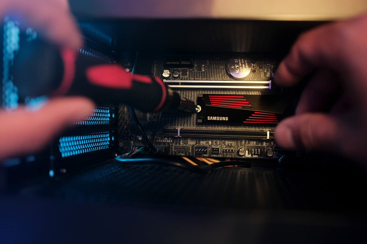 Samsung 990 Pro - Disipador de Calor SSD 4 TB, NVMe M.2, velocidades de hasta 7,450 MB/s, lo Mejor para PlayStation® 5 (PS5 SSD), expansión de Consola MZ-V9P4T0CW