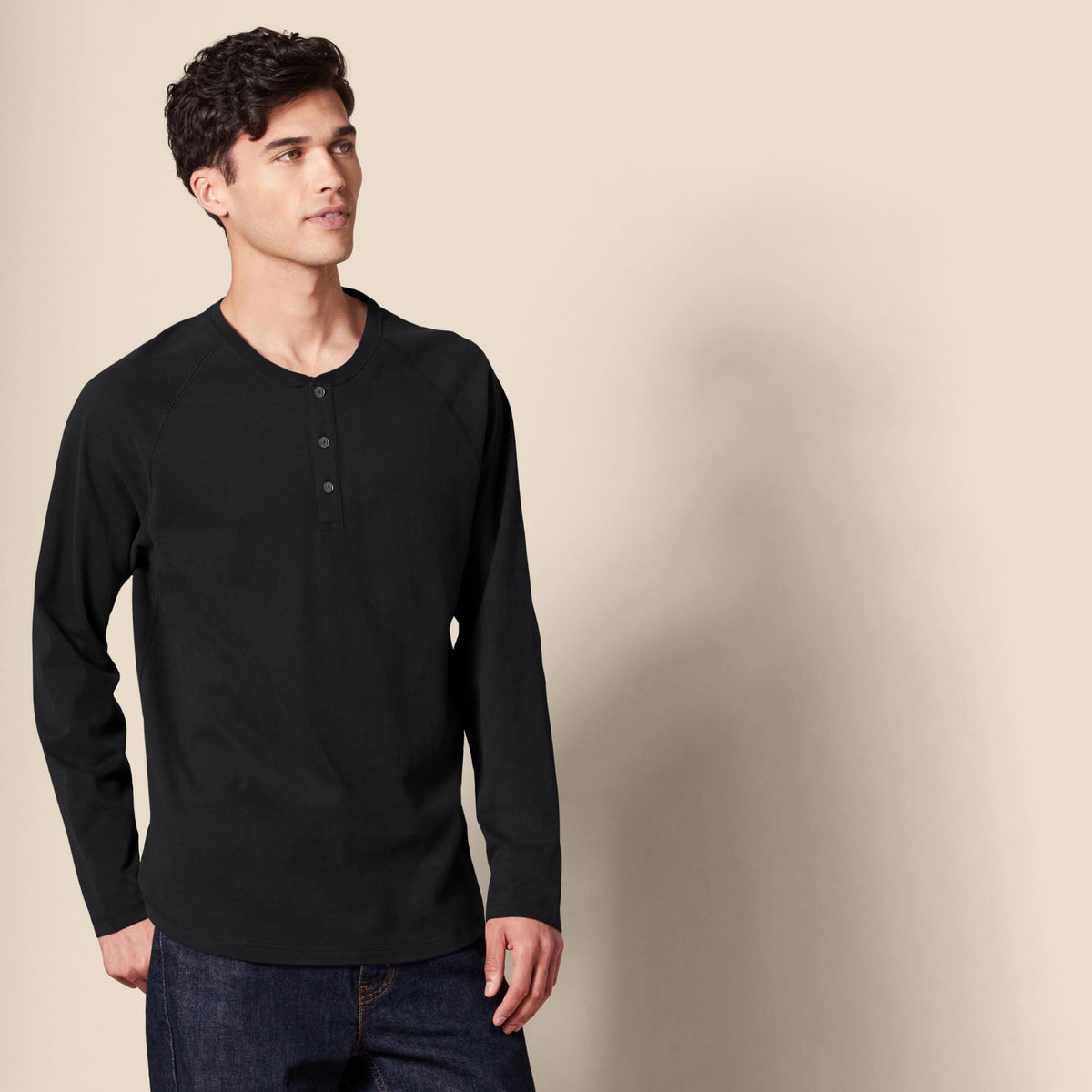 Amazon Essentials - Camisa Henley de manga larga para hombre, ajuste regular, color negro, talla XL