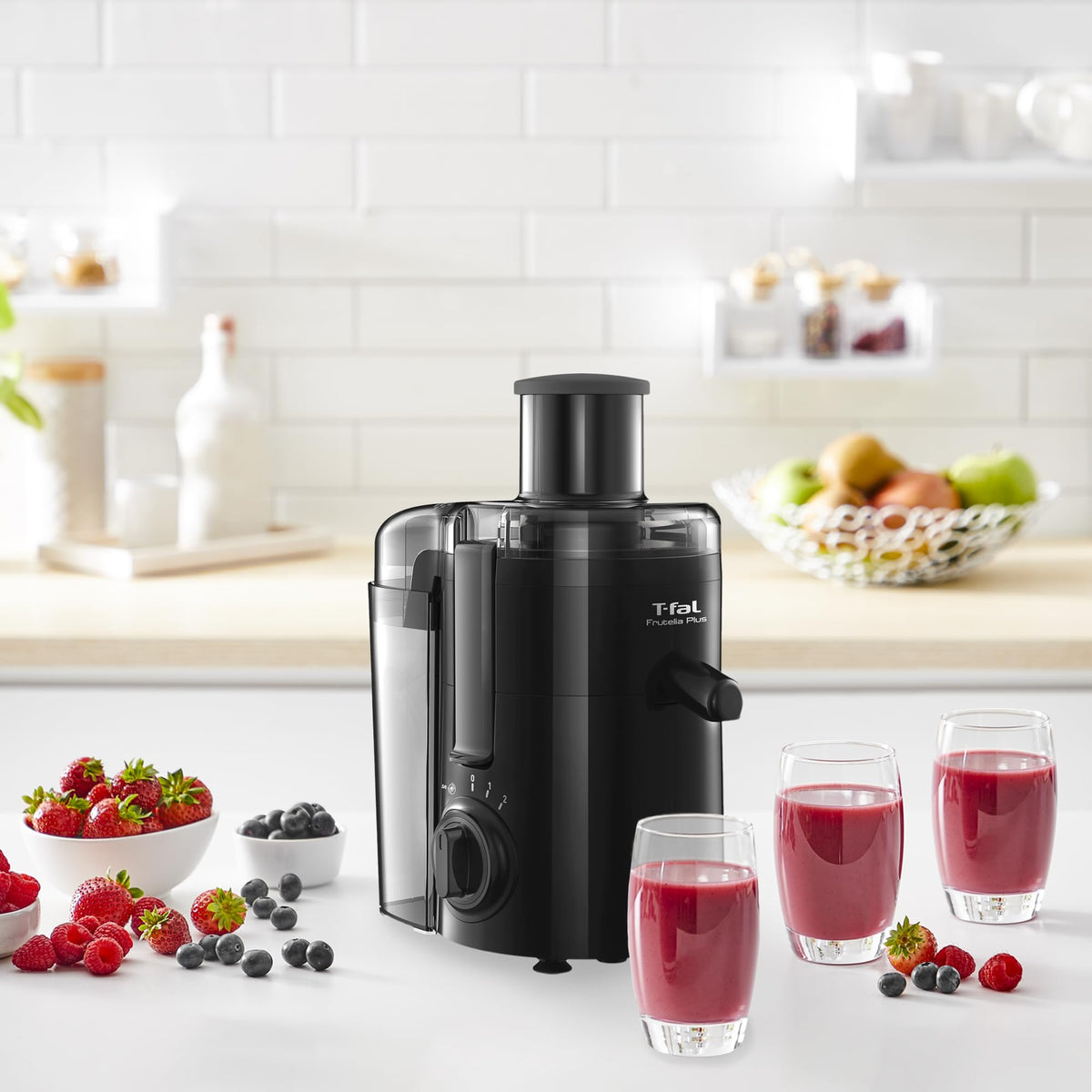 T-fal Extractor de Jugo Frutelia Plus ¡Jugos recién hechos a diario y sin esfuerzo! Obtén lo mejor de las vitaminas y minerales de cada fruta o verdura. Capacidad de 950 ml ZE3708MX