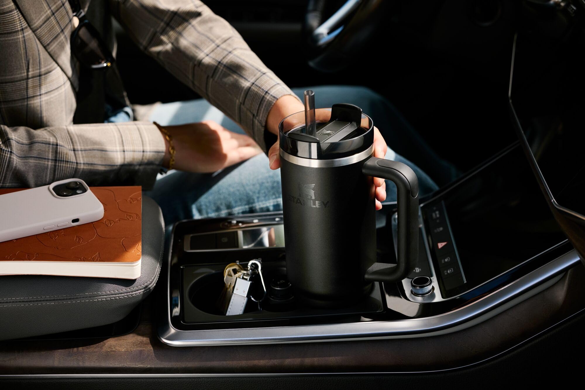 Stanley Quencher H2.0 - Vaso con asa y pajilla de 30 onzas, tapa Flowstate de 3 posiciones, compatible con portavasos para viajes, acero inoxidable con aislamiento, libre de BPA, crepúsculo estriado