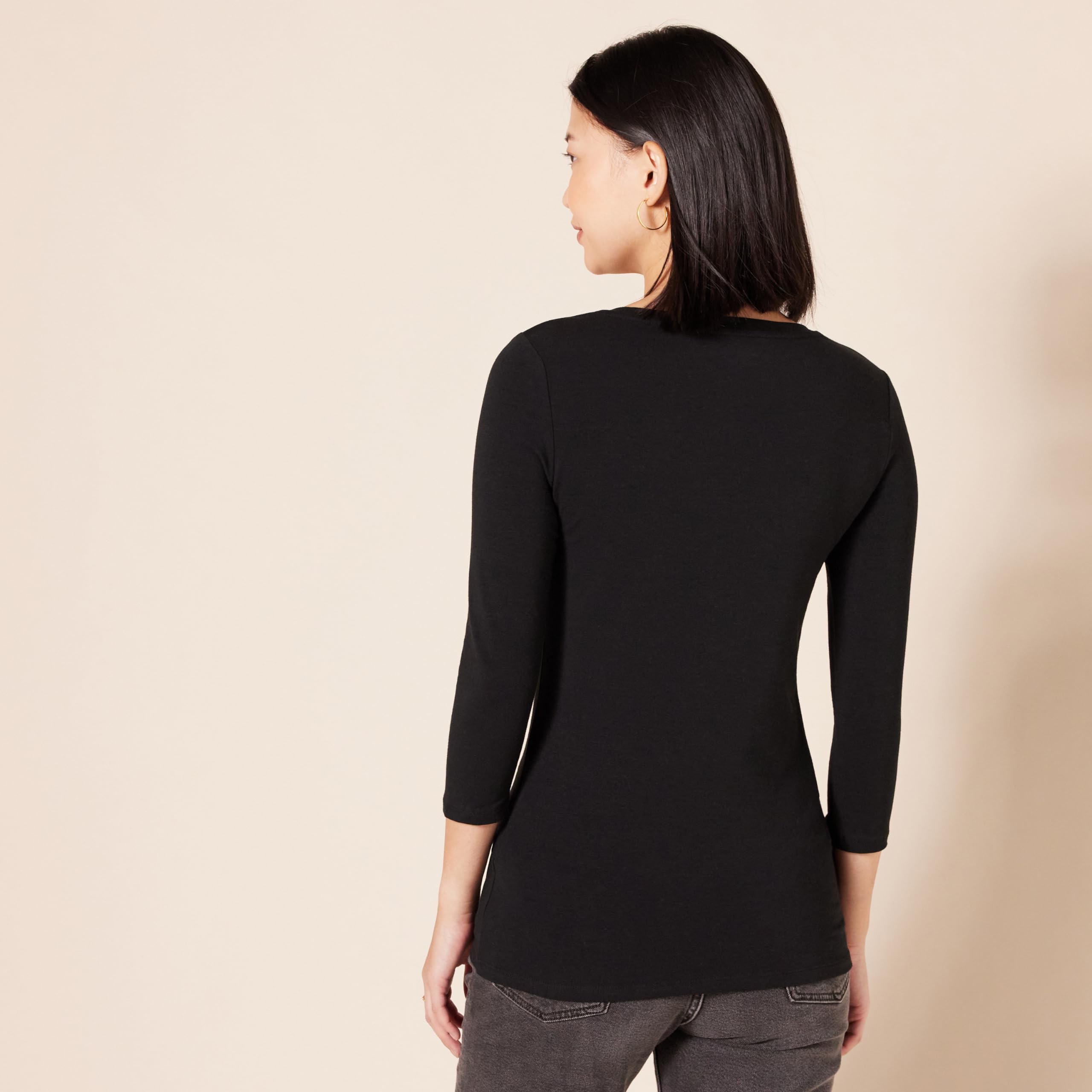 Amazon Essentials - Camiseta de manga 3/4 con cuello en V para mujer (disponible en tallas grandes), color negro, talla M