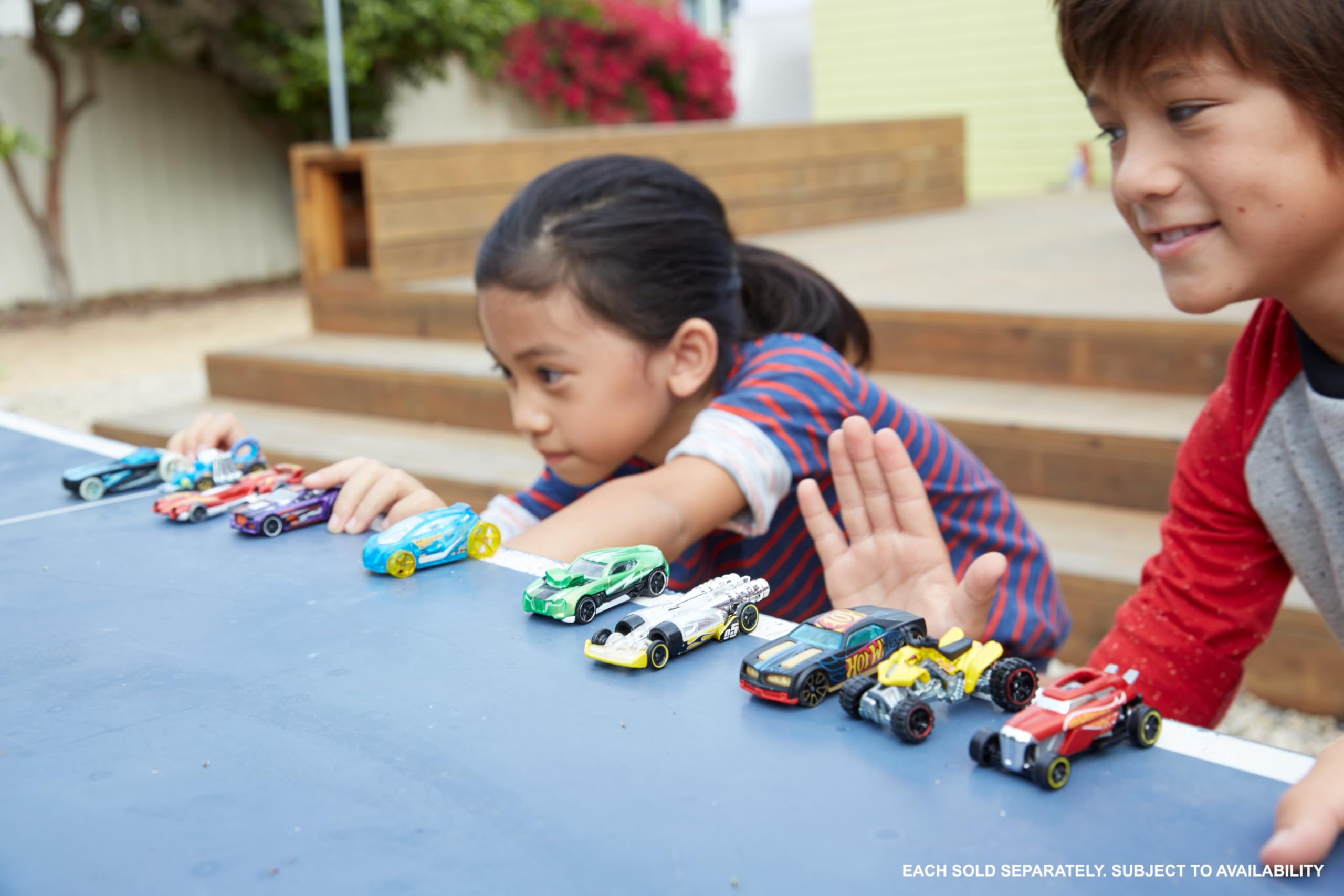 Hot Wheels Surtido Sorpresa, Paquete Sorpresa, 20 Autos, Escala 1:64, Juguete para Niños, Autos para Coleccionistas, Mattel, Decoraciones clásicas y diseños increíbles