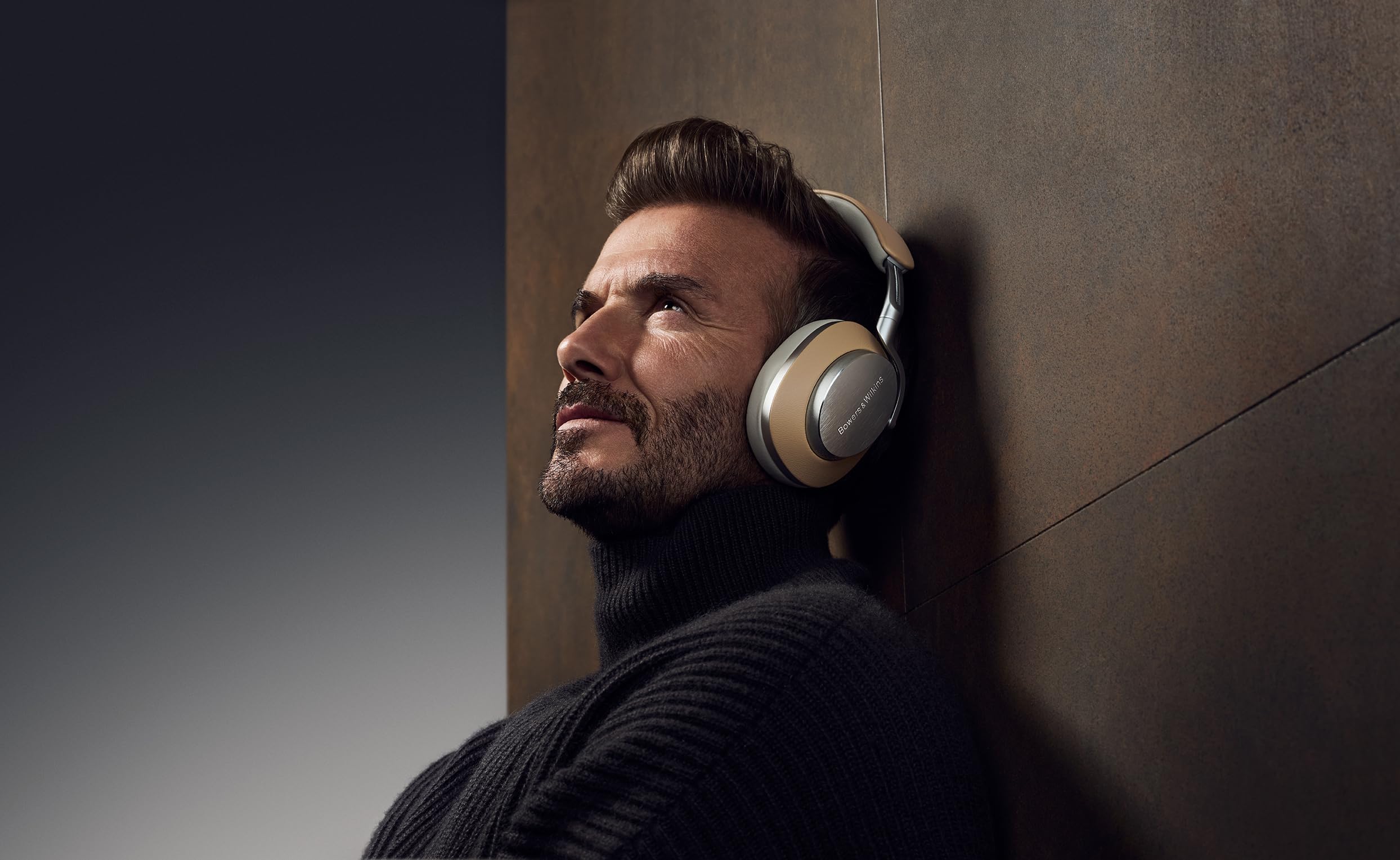 Bowers & Wilkins Px8 Audífonos inalámbricos circumaurales, cancelación Activa Avanzada de Ruido, Materiales de Lujo, duración de batería de 30 Horas, Carga rápida de 15 Minutos, Color Vino Tinto