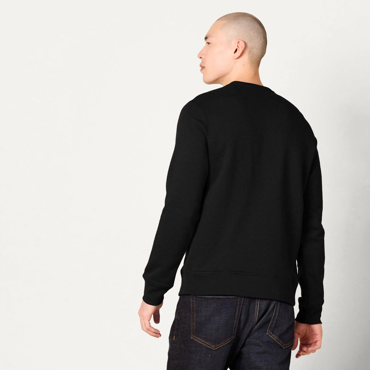 Amazon Essentials - Sudadera de forro polar con cuello redondo para hombre (disponible en tallas grandes y altas), color negro, talla M