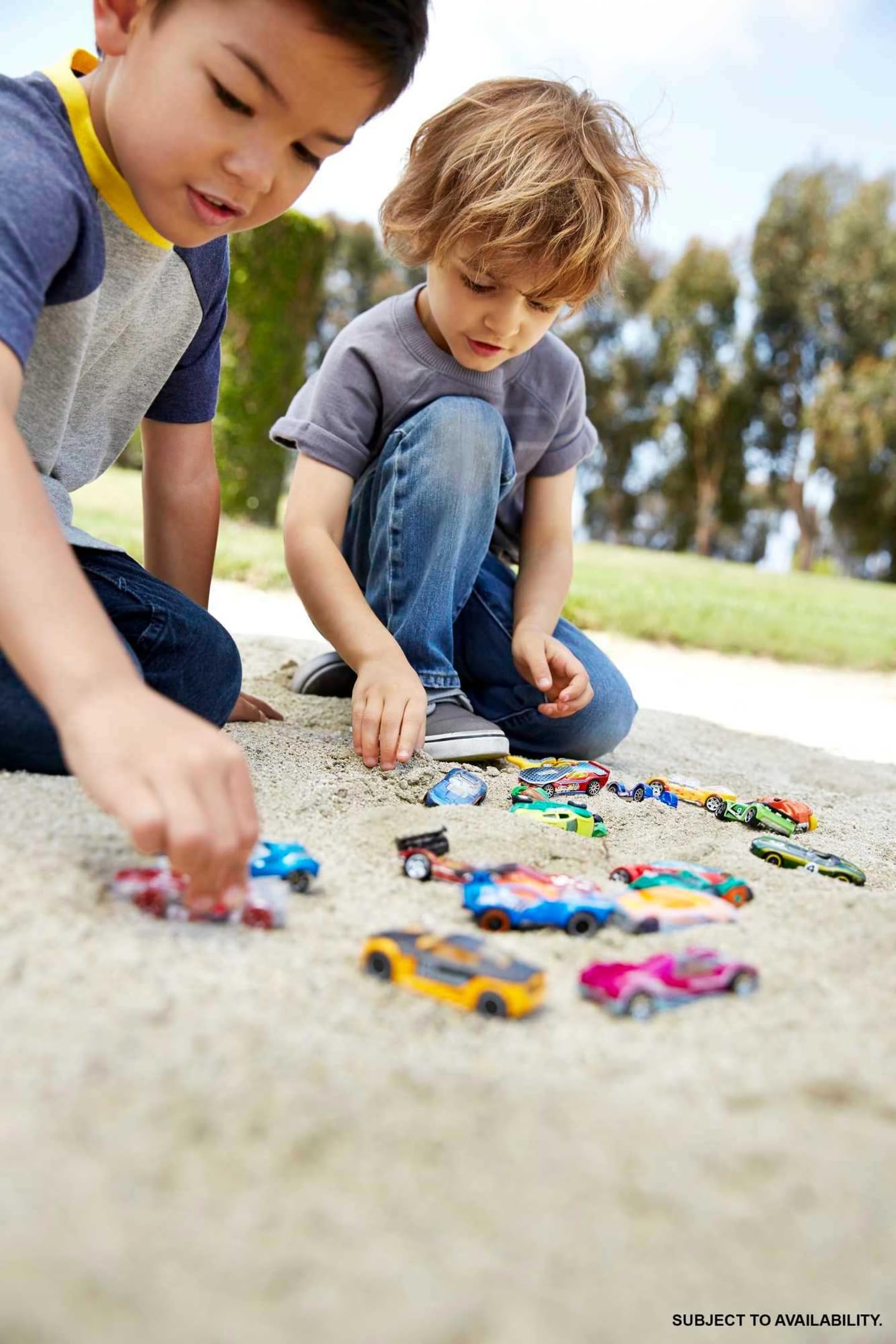 Hot Wheels Surtido Sorpresa, Paquete Sorpresa, 20 Autos, Escala 1:64, Juguete para Niños, Autos para Coleccionistas, Mattel, Decoraciones clásicas y diseños increíbles