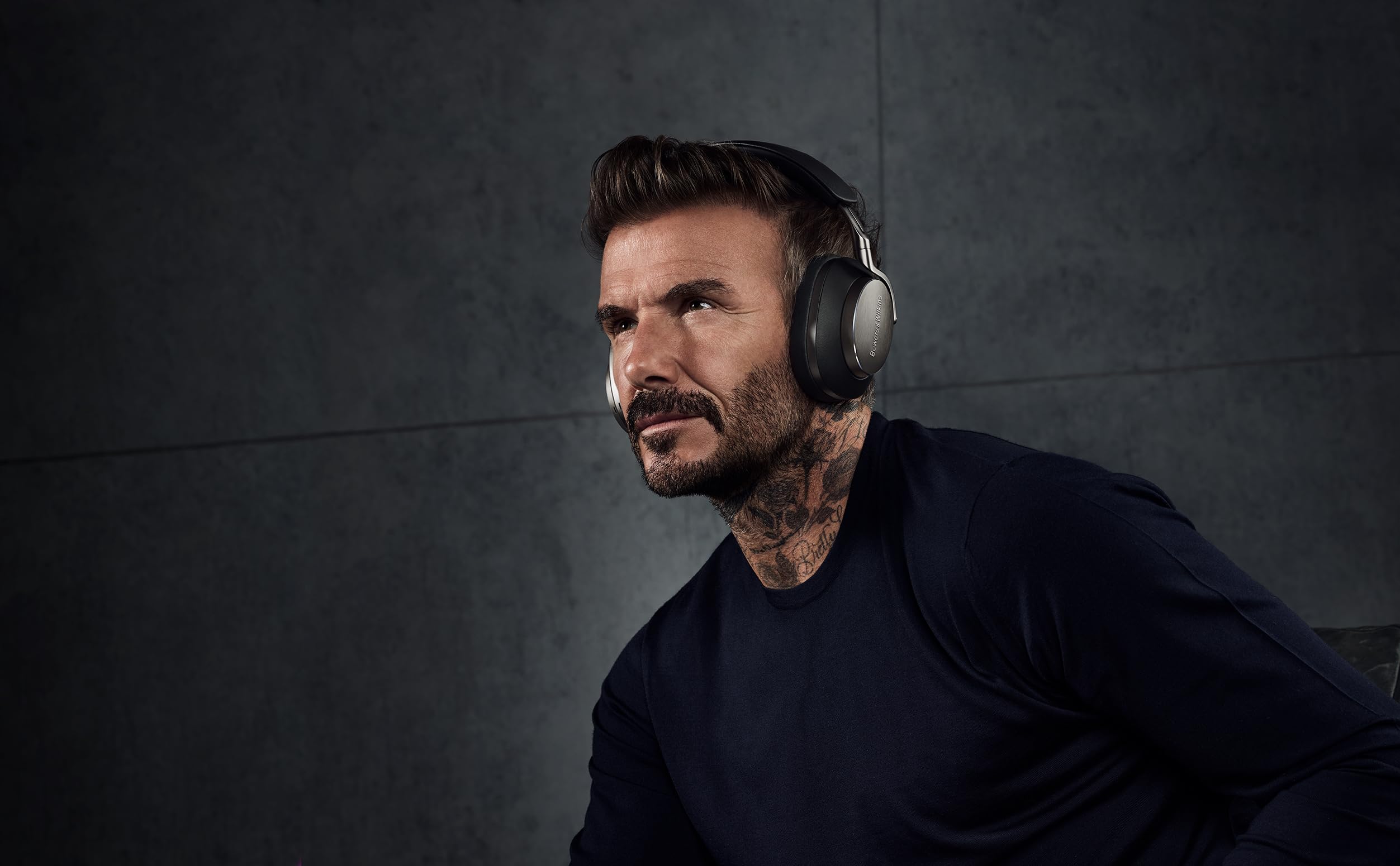 Bowers & Wilkins Px8 Audífonos inalámbricos circumaurales, cancelación Activa Avanzada de Ruido, Materiales de Lujo, duración de batería de 30 Horas, Carga rápida de 15 Minutos, Color Vino Tinto