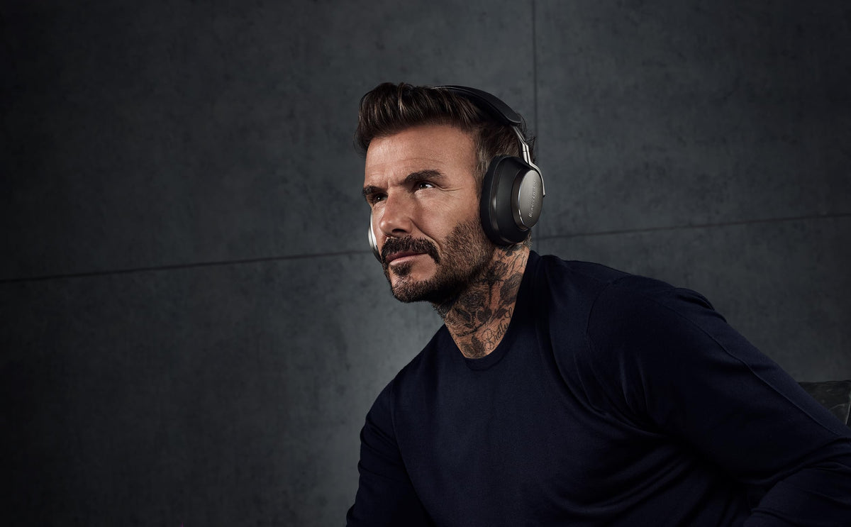 Bowers & Wilkins Px8 Audífonos inalámbricos circumaurales, cancelación Activa Avanzada de Ruido, Materiales de Lujo, duración de batería de 30 Horas, Carga rápida de 15 Minutos, Color Vino Tinto