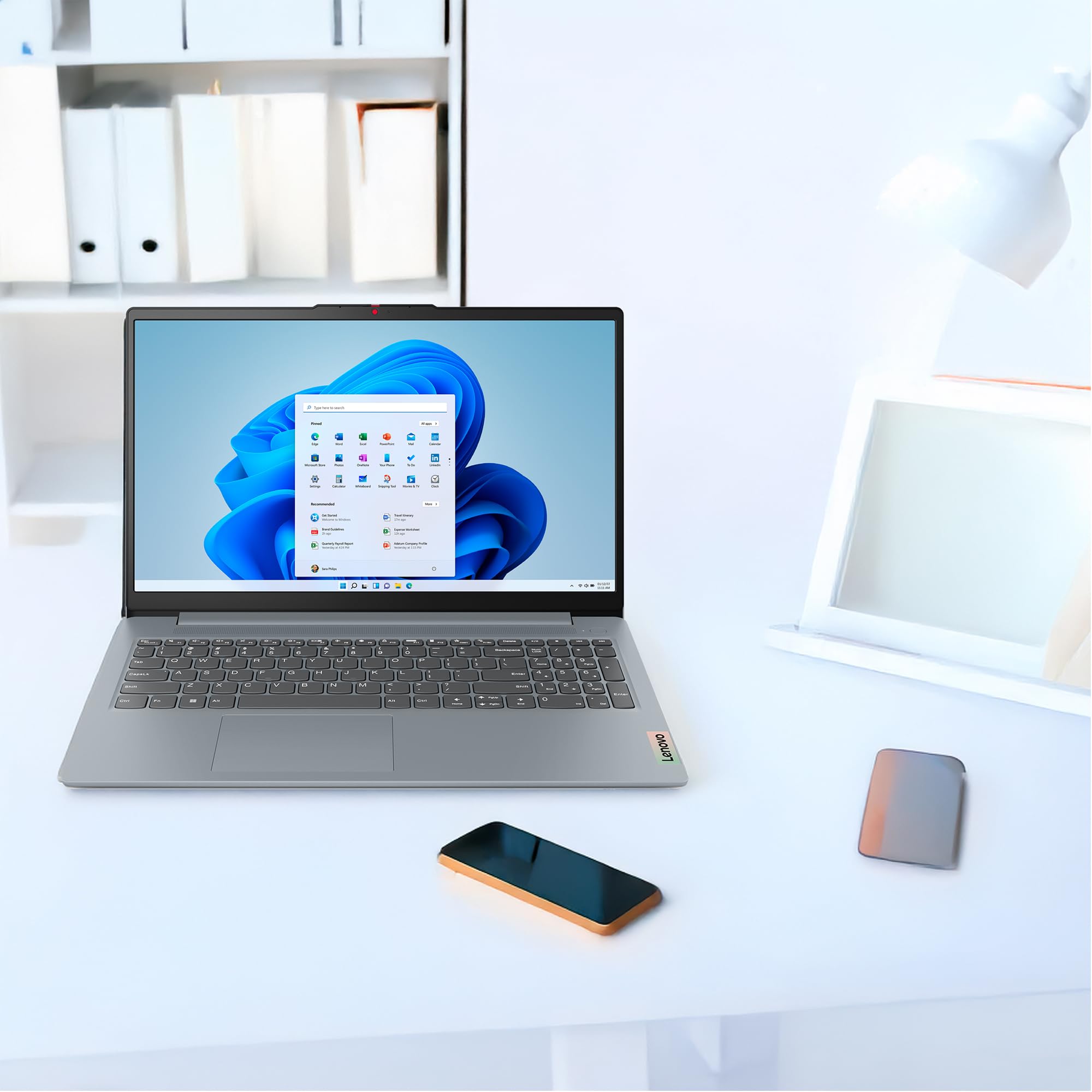 Lenovo Laptop + Mochila | IdeaPad Slim 3 | 15.6" FHD Touchscreen Intel Core i3 (13va Gen) 8GB RAM 512GB SSD | Dolby Audio Cámara 1080 FHD Windows 11, Teclado QWERTY
