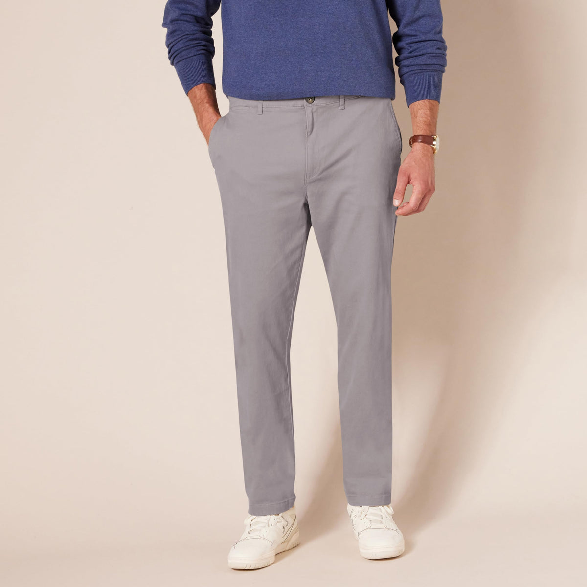 Amazon Essentials - Pantalón caqui elástico casual ajustado para hombre, color gris oscuro, 32 de ancho x 30 de largo