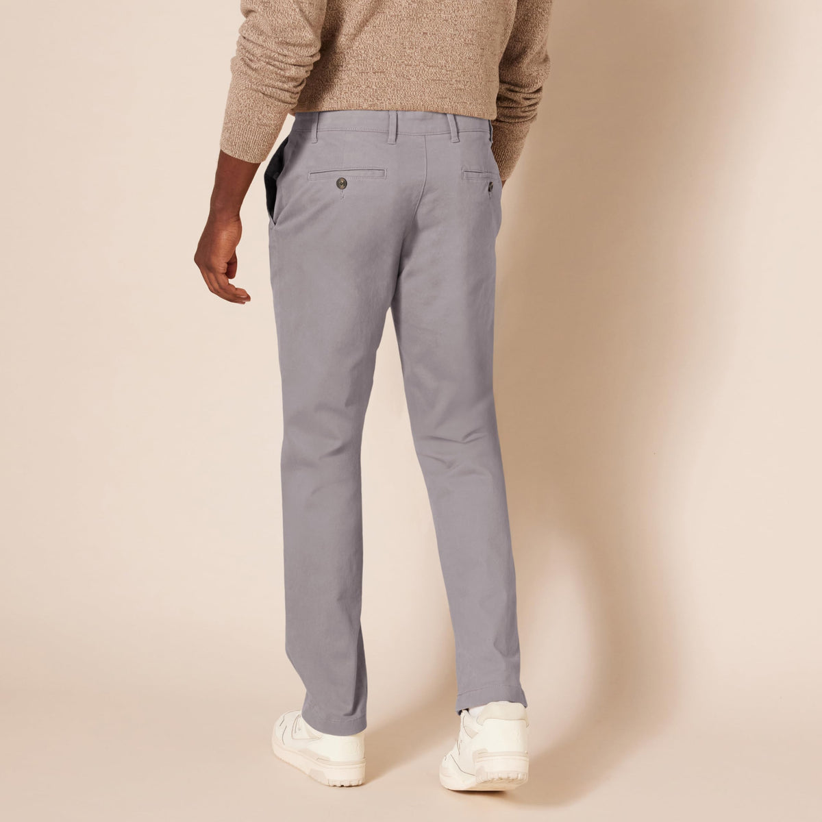 Amazon Essentials - Pantalón caqui elástico casual ajustado para hombre, color gris oscuro, 32 de ancho x 30 de largo