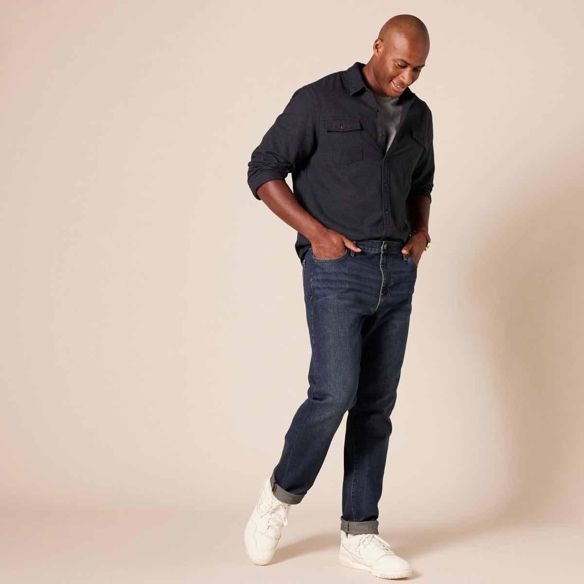 Amazon Essentials - Jeans elásticos ajustados para hombre, lavado oscuro, 34 de ancho x 30 de largo