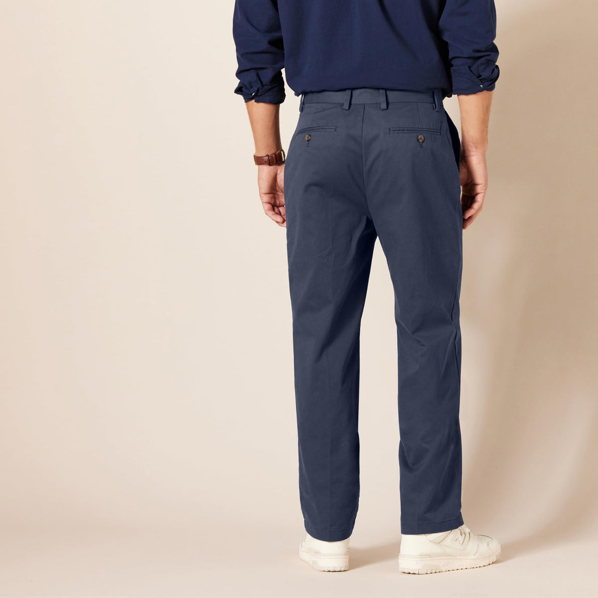 Amazon Essentials - Pantalones chinos para hombre con corte clásico, resistentes a las arrugas, sin pinzas, color azul marino, 34 de ancho x 32 de largo