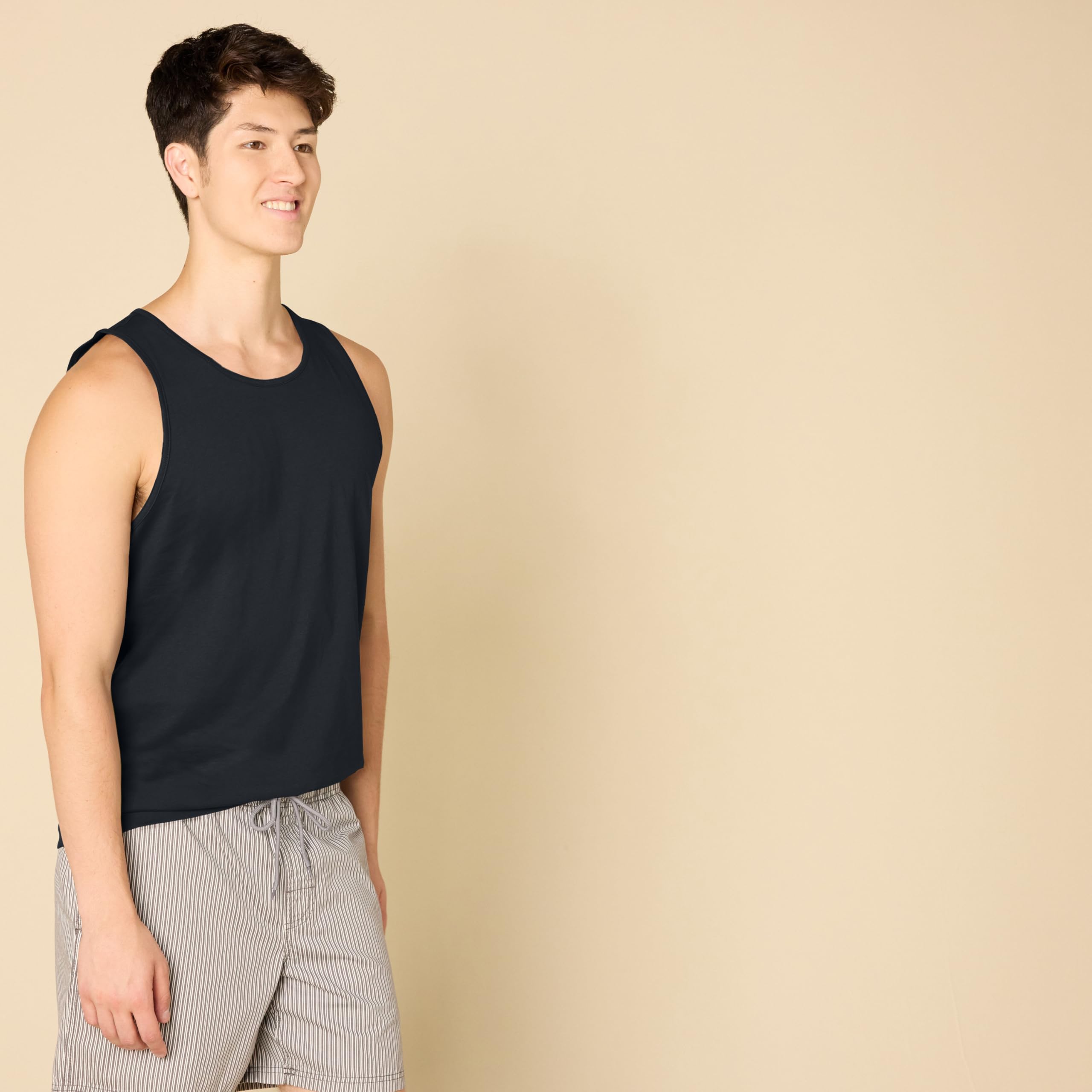 Amazon Essentials - Camiseta sin mangas para hombre, ajuste regular, color negro, talla M