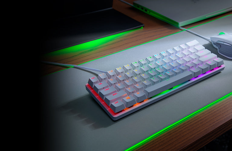Razer Teclado Mecanico RGB Huntsman Mini Edición Especial - 24 Teclas, Alámbrico, QWERTY, Aluminio, Tamaño al 60% , Tipo C Desmontable, Chroma RGB para Pc Gamer, Teclado Gamer Blanco Reacondicionado