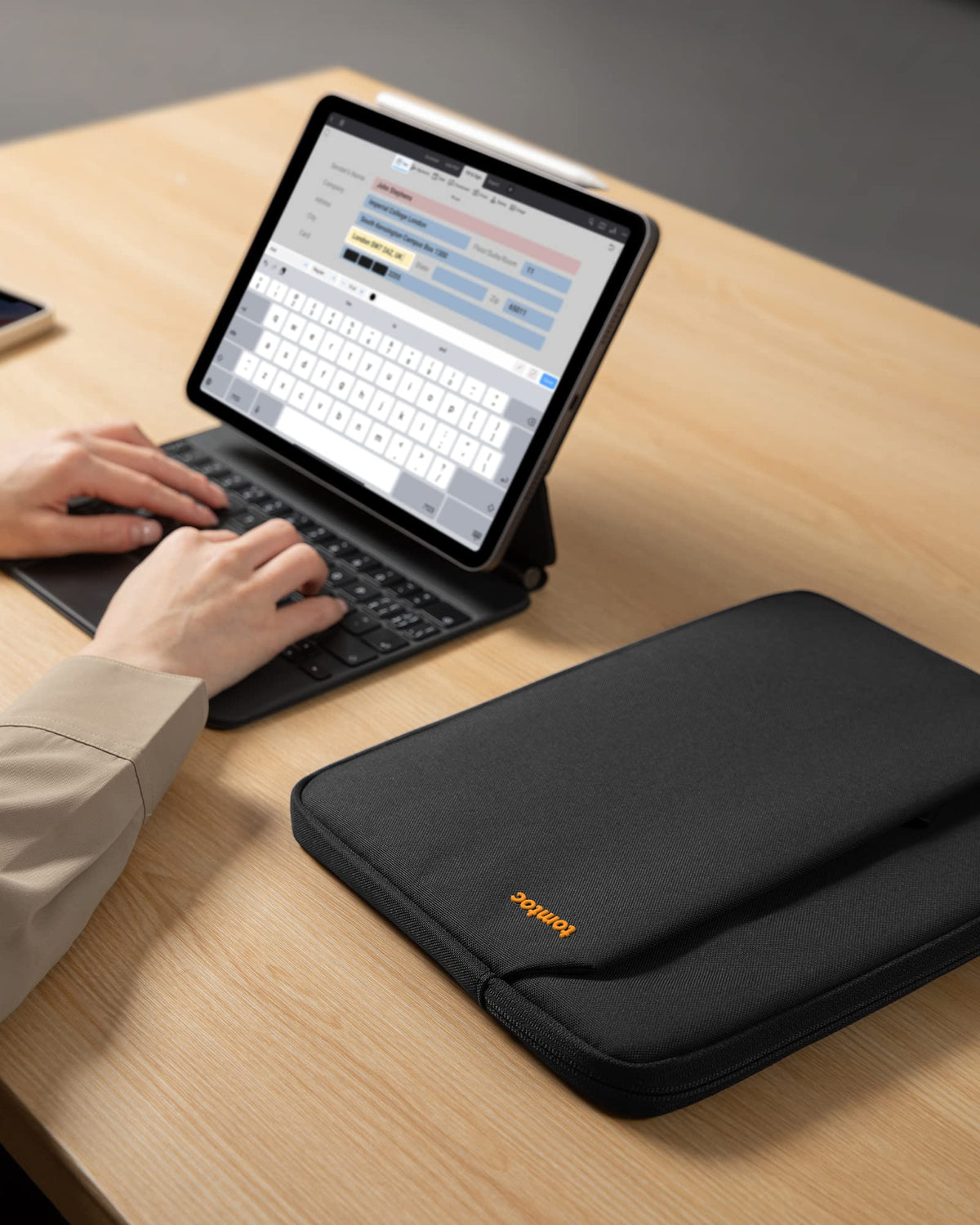 tomtoc Funda Delgada Tablet para 2025 11" iPad Pro M5/M4 OLED, Air M3, iPad (A16), iPad 10/9, con Compartimento para Accesorio, Compatible con Smart/Magic Keyboard