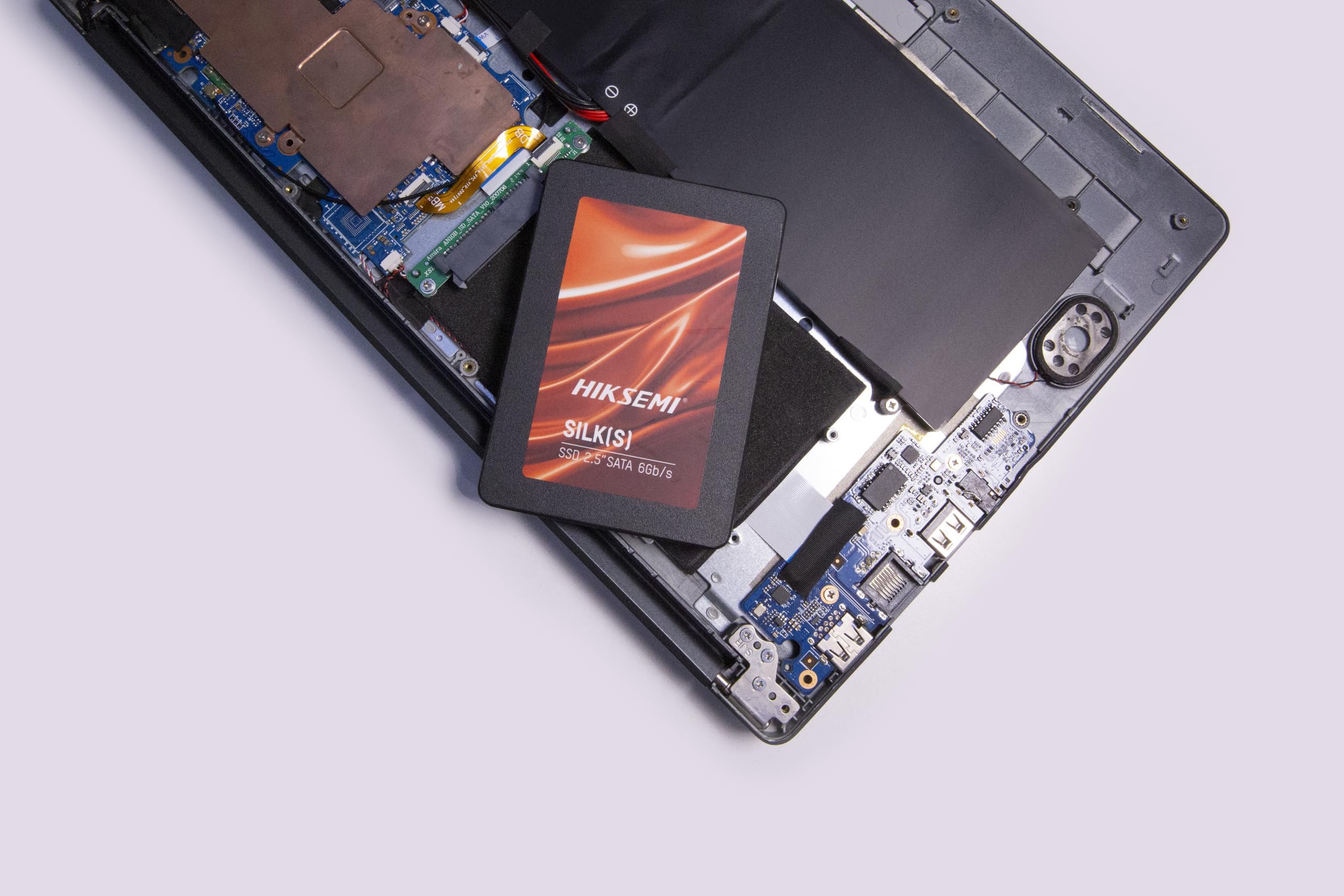 HIKSEMI Unidad de Estado Sólido SSD 2,5", 1024GB, SATA III (6Gb/s), Interno, Lectura: 550MB/s y Escritura: 470MB/s, Serie Silk(S)
