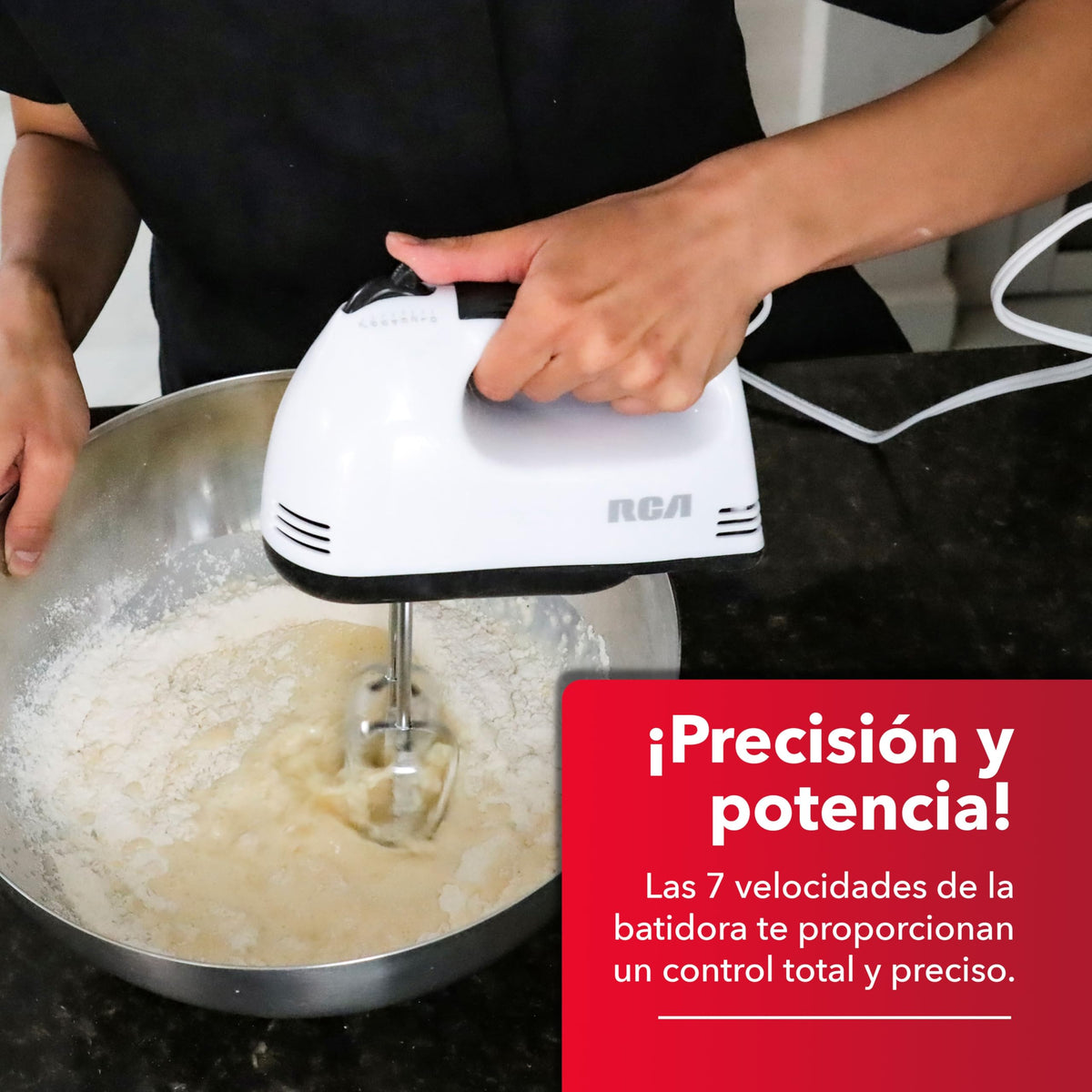 RCA Batidora de Mano RC-093 con 7 Velocidades, Motor de 100 W, Accesorios de Acero Inoxidable, Diseño Compacto, Portátil y Ligero, Ideal para Repostería, Mezclar Masa y Preparación de Alimentos.