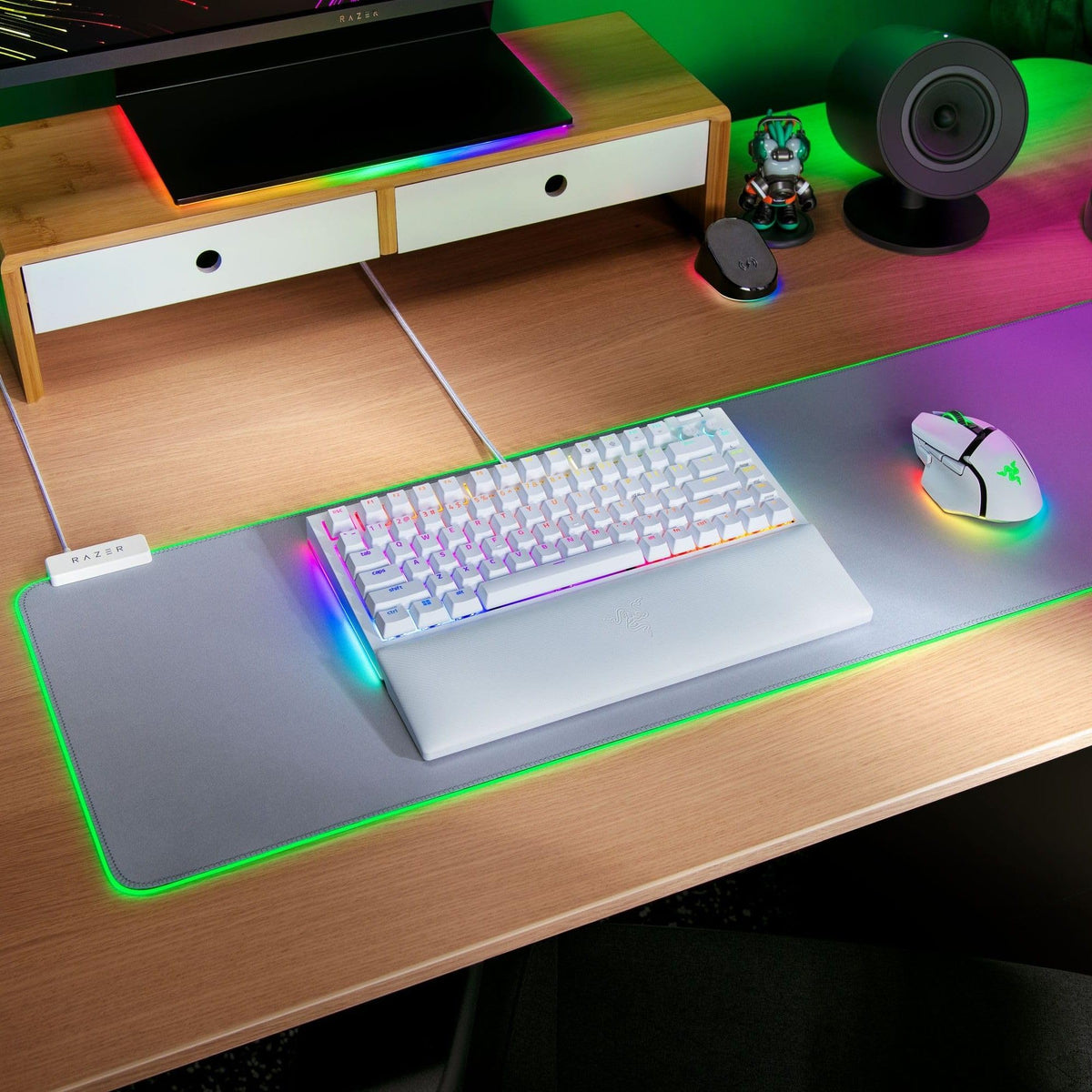 Razer BlackWidow V4 75% Teclado mecánico alámbrico Blanco PC Gamer, Diseño intercambiable , compacto y duradero, interruptores táctiles naranjas, Chroma RGB, tecla rodillo y medios (Reacondicionado)