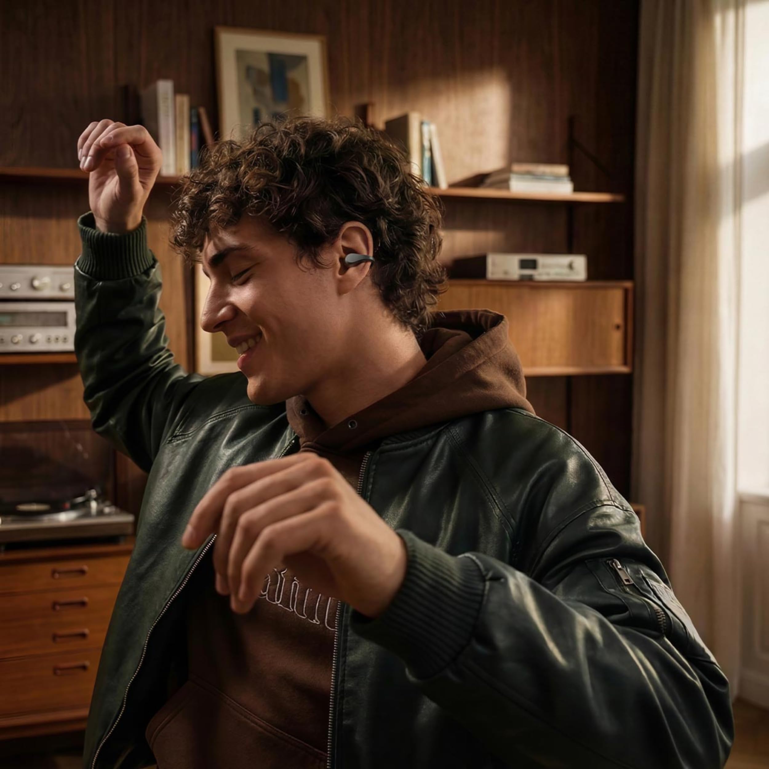 OPPO Enco Clip2 Open Earbuds Plata, Audífonos Inalámbricos Bluetooth 6.1 con Ajuste EarHug™, Sonido Ajustado por Dynaudio, hasta 40 Horas de Batería, Llamadas Claras con IA y Resistencia IP55