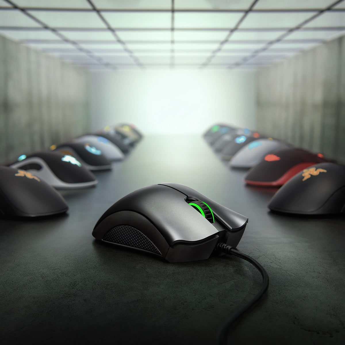 Razer DeathAdder Essential Gaming Mouse - Ratón óptico de 6400 DPI - 5 botones programables - Interruptores mecánicos - Puños laterales de goma - Negro clásico (Reacondicionado)