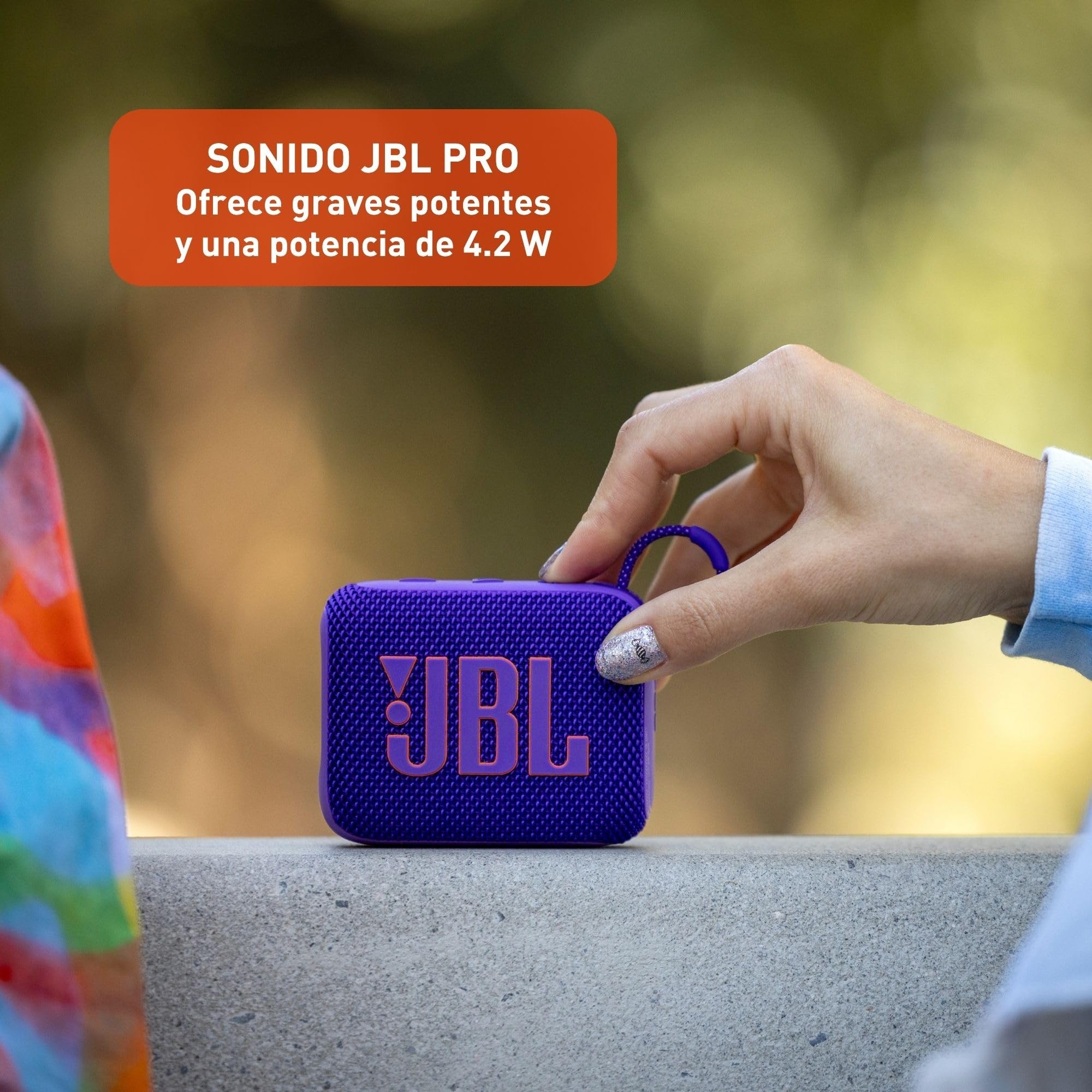 JBL Go 4 Bocina Portátil Bluetooth, 4.2W de Potencia, Reproducción 7 Horas, Resistente al Agua y al Polvo IP67 - Morado