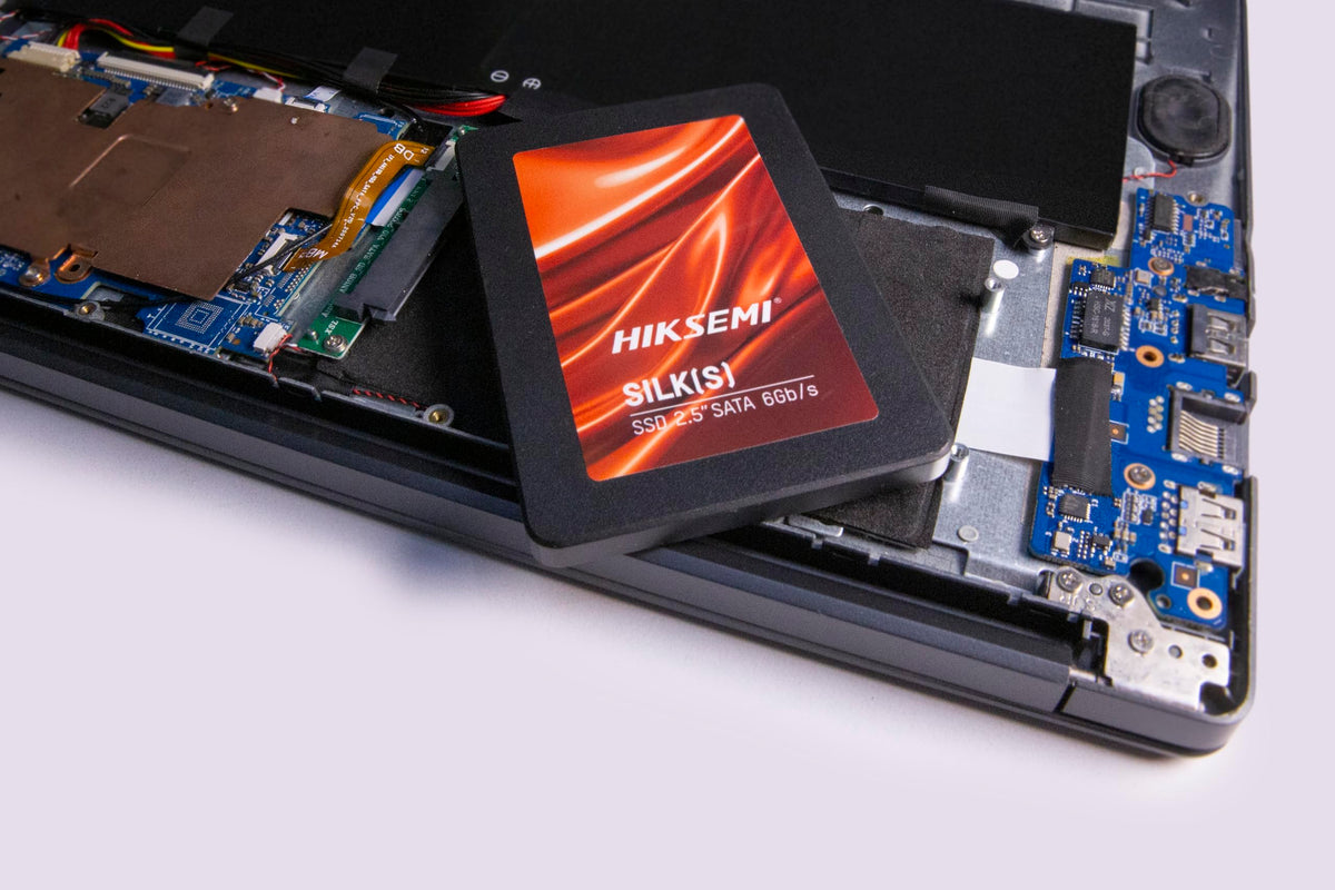 HIKSEMI Unidad de Estado Sólido SSD 2,5", 1024GB, SATA III (6Gb/s), Interno, Lectura: 550MB/s y Escritura: 470MB/s, Serie Silk(S)