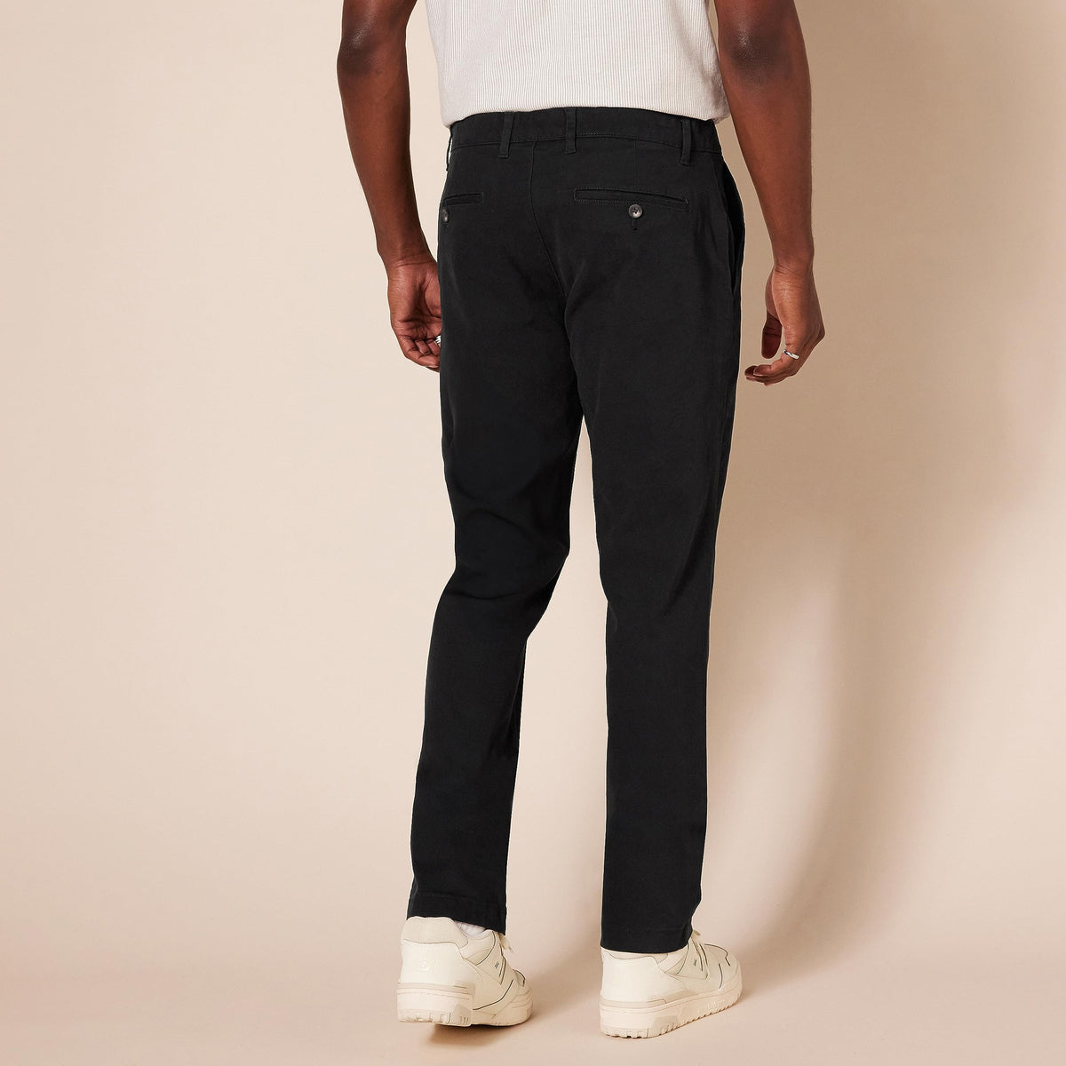 Amazon Essentials - Pantalón caqui elástico casual ajustado para hombre, color negro, 32 de ancho x 30 de largo