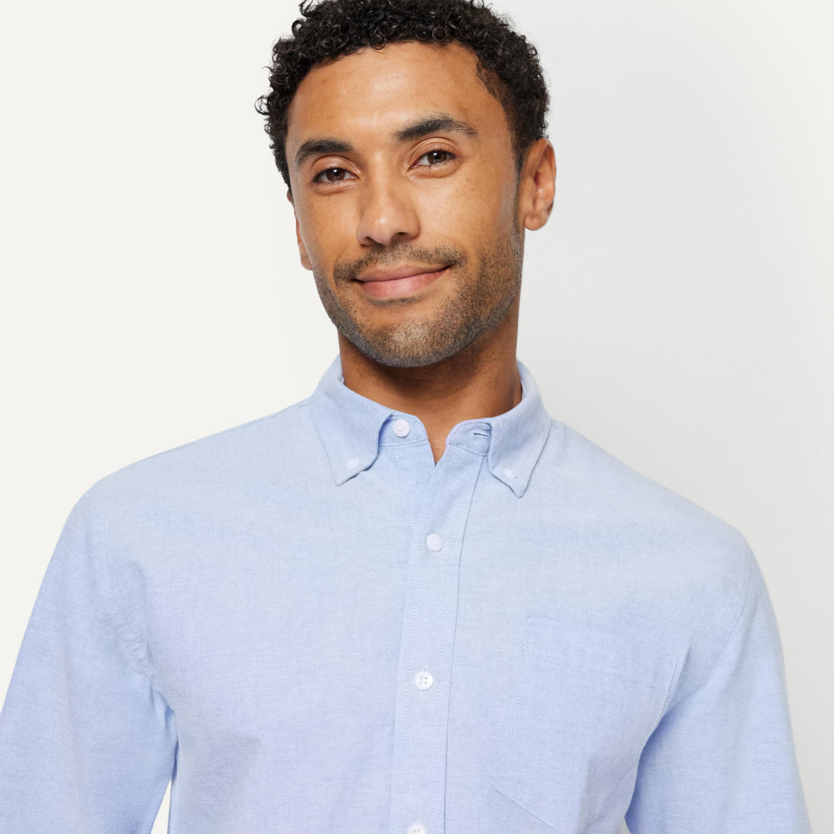 Amazon Essentials - Camisa Oxford de manga larga con bolsillo sólido para hombre, ajuste regular, color azul, talla G