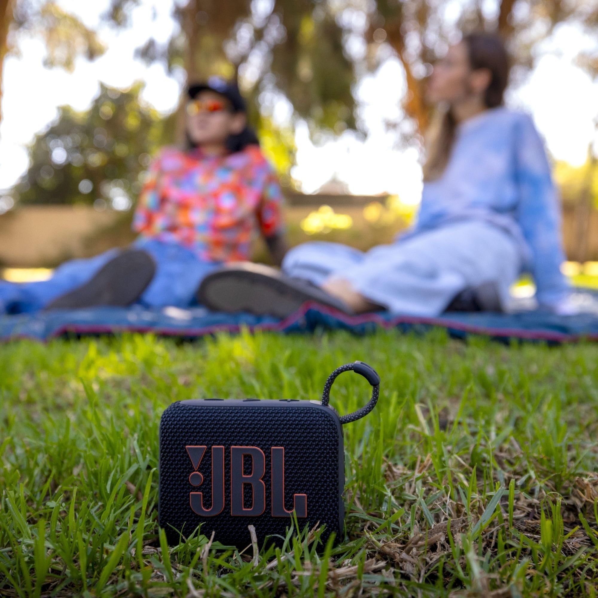 JBL Go 4 Bocina Portátil Bluetooth, 4.2W de Potencia, Reproducción 7 Horas, Resistente al Agua y al Polvo IP67 - Negro