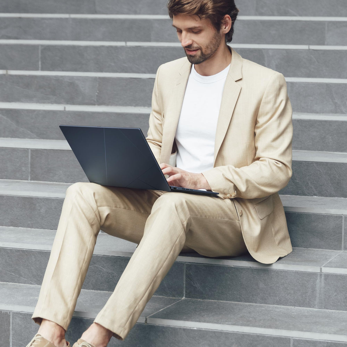 ASUS Laptop Zenbook 14 OLED 2024 14" 3K Intel Core Ultra 7Series 1/NPU dedicada a IA/Intel ARC Graphics/32GB RAM/1TB SSD/Azul/Teclado Retroiluminado en Español/Funda(Garantía y Servicio en México)