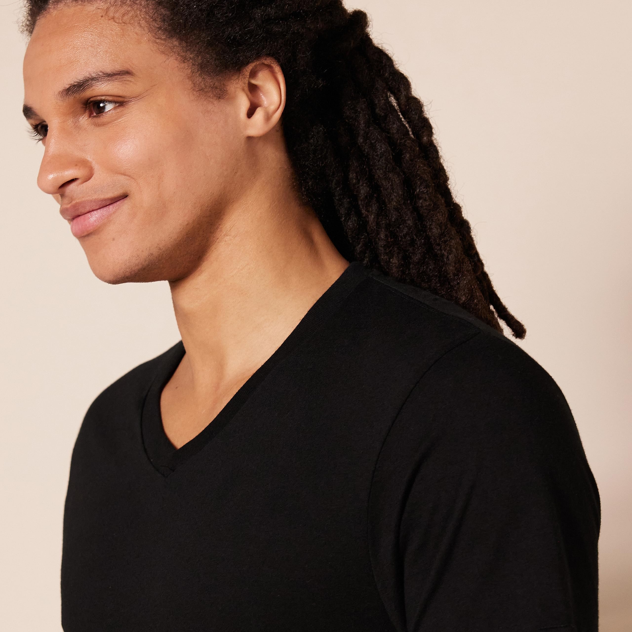 Amazon Essentials paquete de 6 camisetas con cuello en V para hombre, Negro, grande