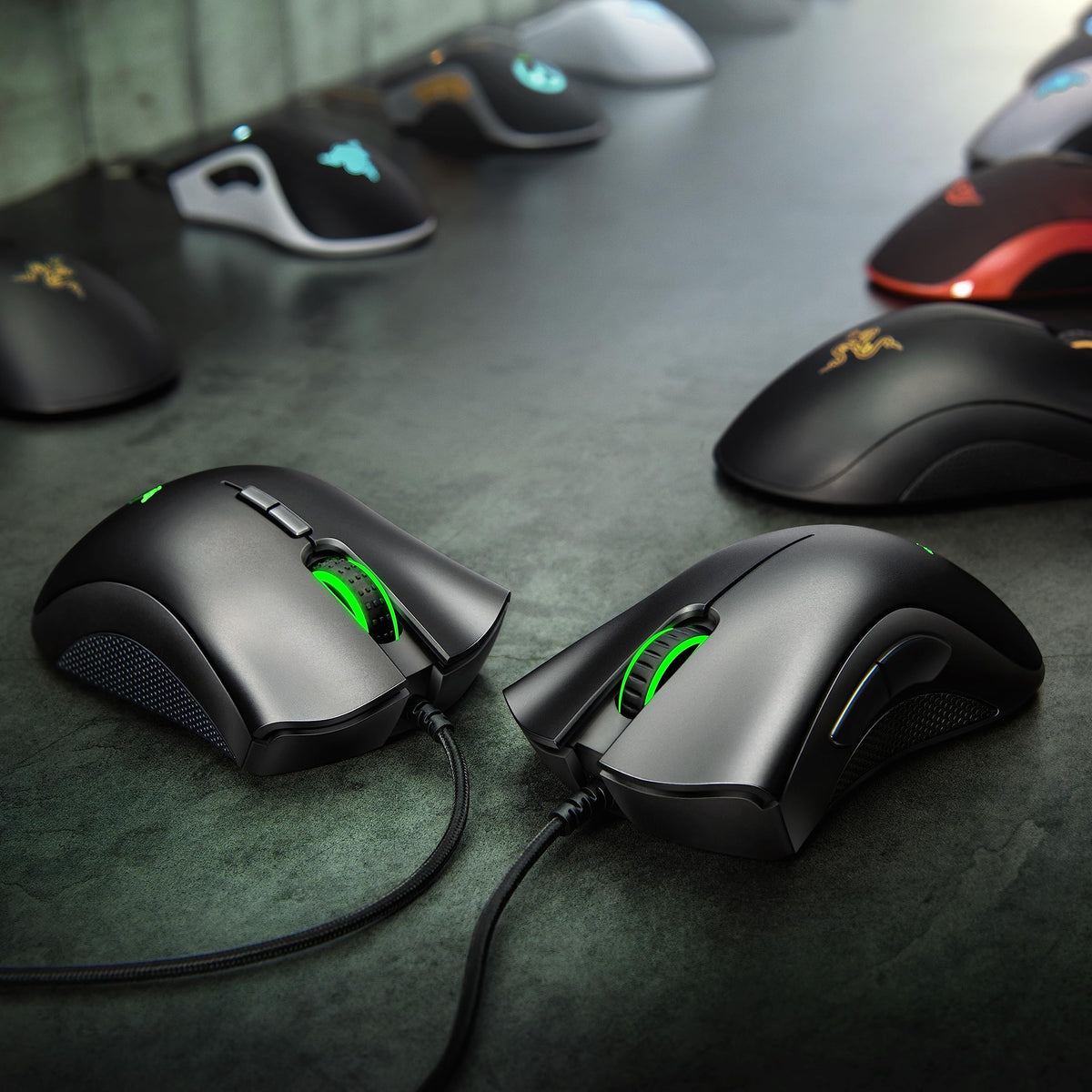 Razer DeathAdder Essential Gaming Mouse - Ratón óptico de 6400 DPI - 5 botones programables - Interruptores mecánicos - Puños laterales de goma - Negro clásico (Reacondicionado)