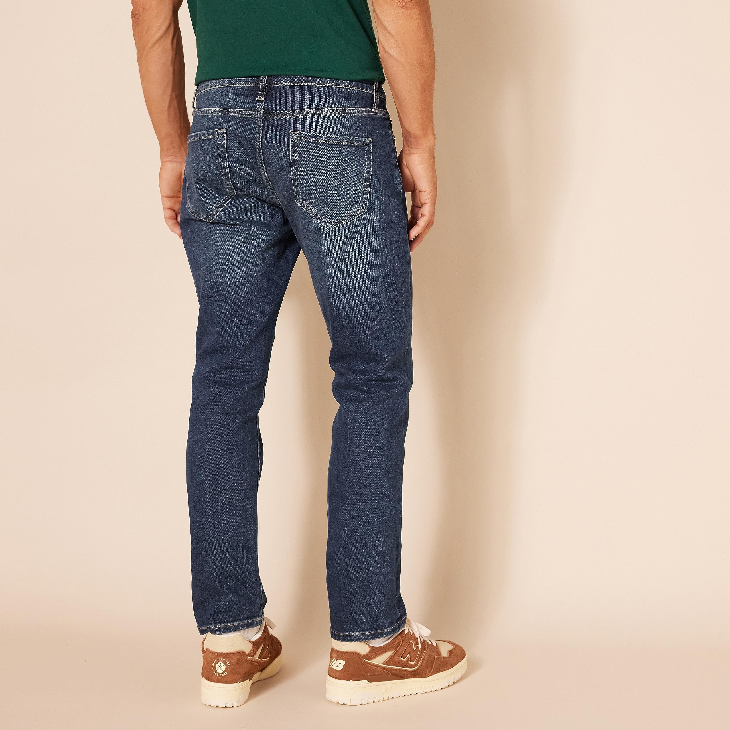 Amazon Essentials - Jeans elásticos ajustados para hombre, lavado oscuro, 34 de ancho x 30 de largo