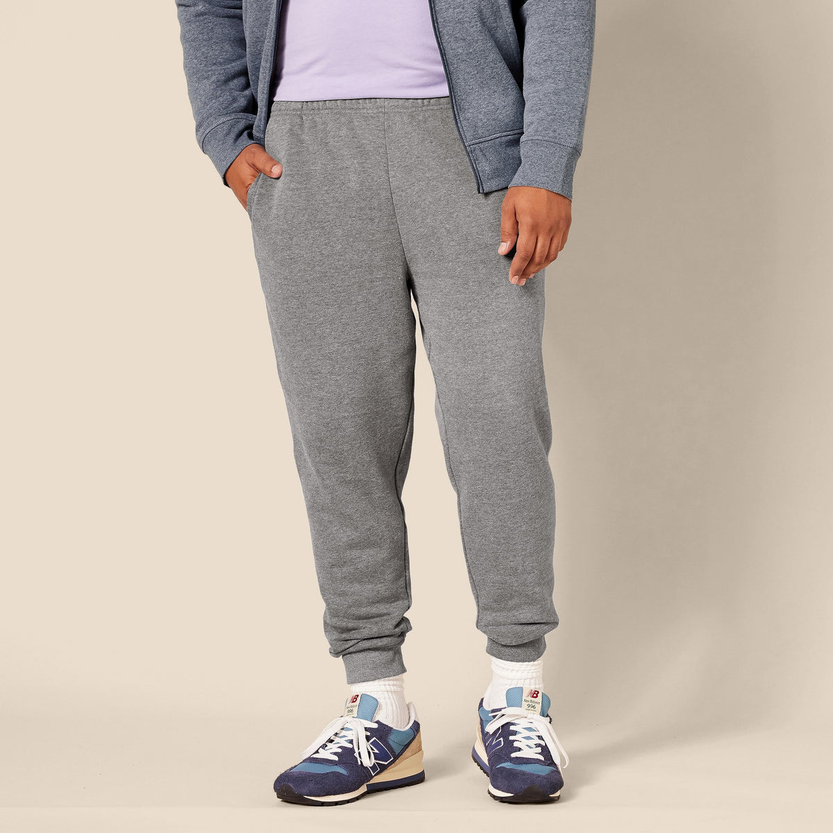 Amazon Essentials - Pantalón deportivo de forro polar para hombre, gris claro jaspeado, talla M