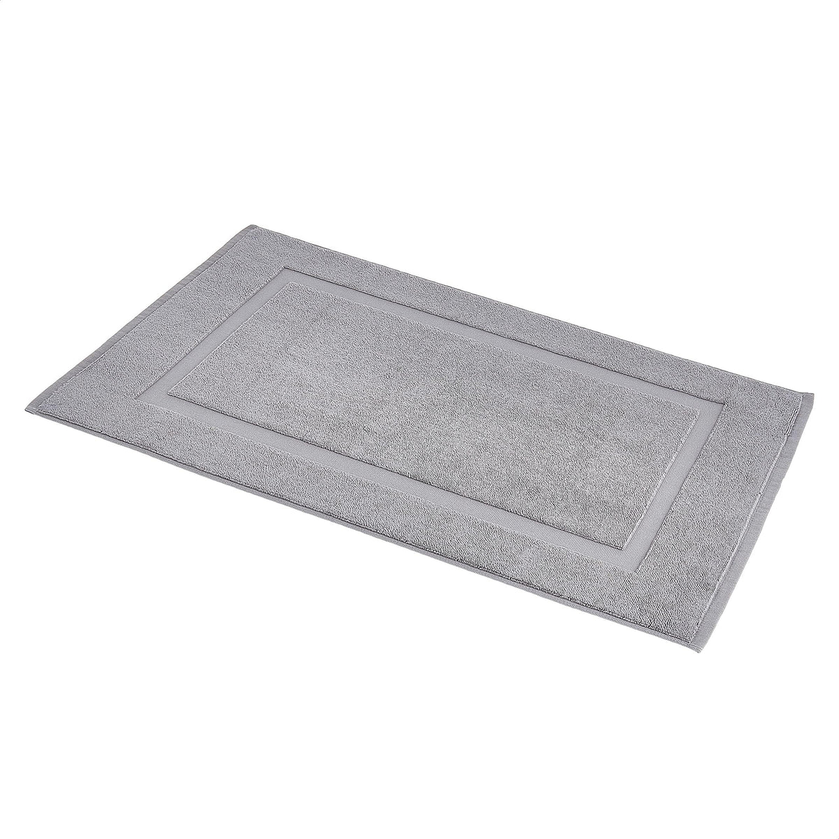 Amazon Basics - Alfombra de baño con bandas, 20 x 31 pulgadas, color gris polvo