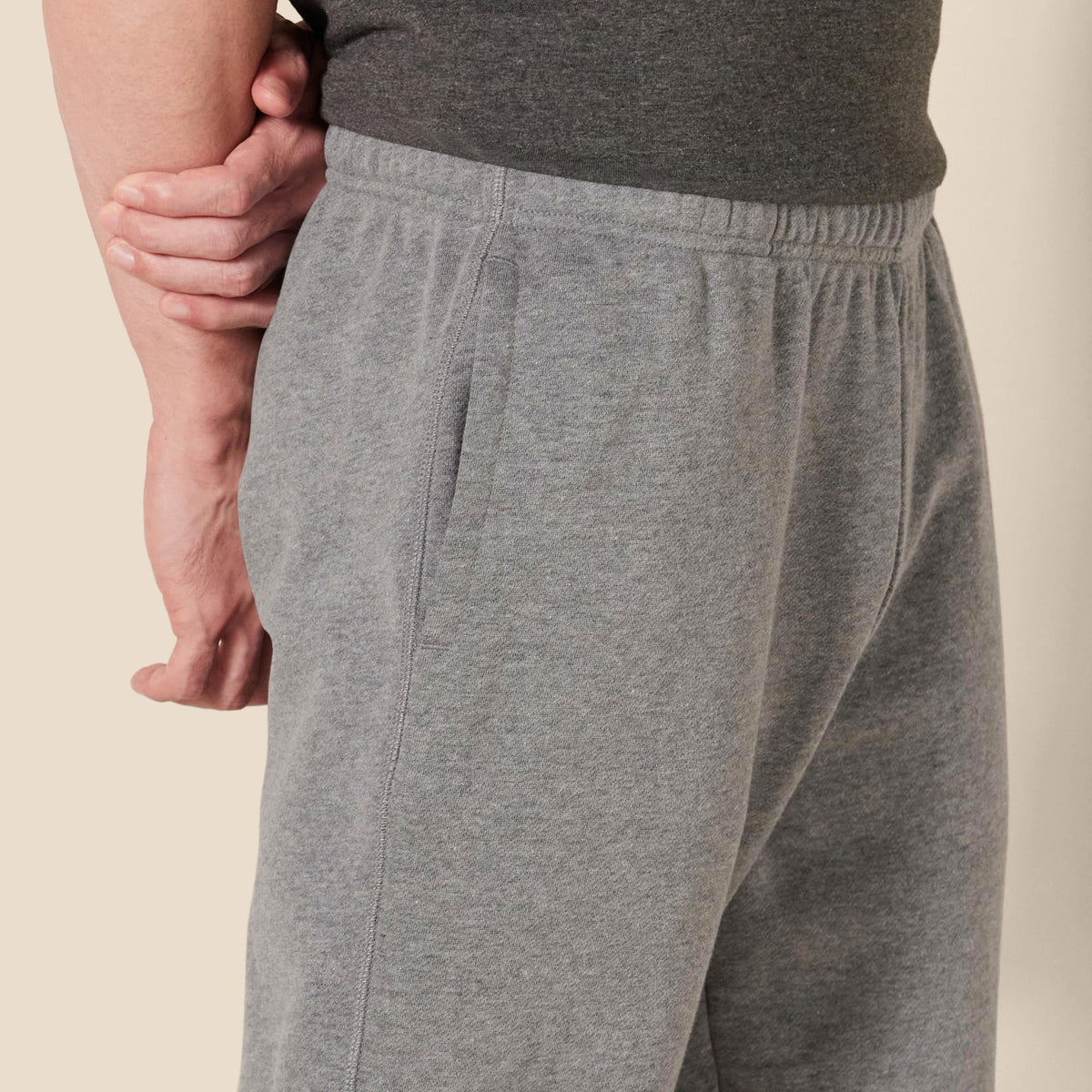 Amazon Essentials - Pantalón deportivo de forro polar para hombre, gris claro jaspeado, talla M