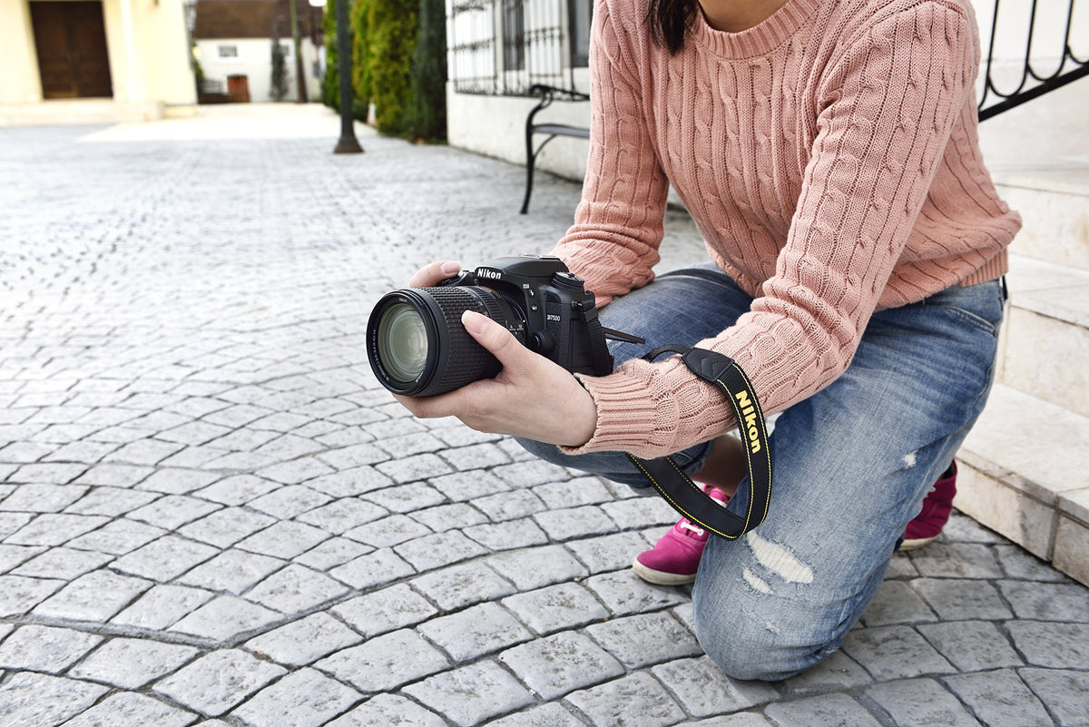 Nikon D7500 + AF-S DX NIKKOR 18-140 VR Juego de cámara SLR 20.9 MP CMOS 5568 x 3712 Pixeles Negro - Cámara digital (20.9 MP, 5568 x 3712 Pixeles, CMOS, 4K Ultra HD, Pantalla táctil, Negro)