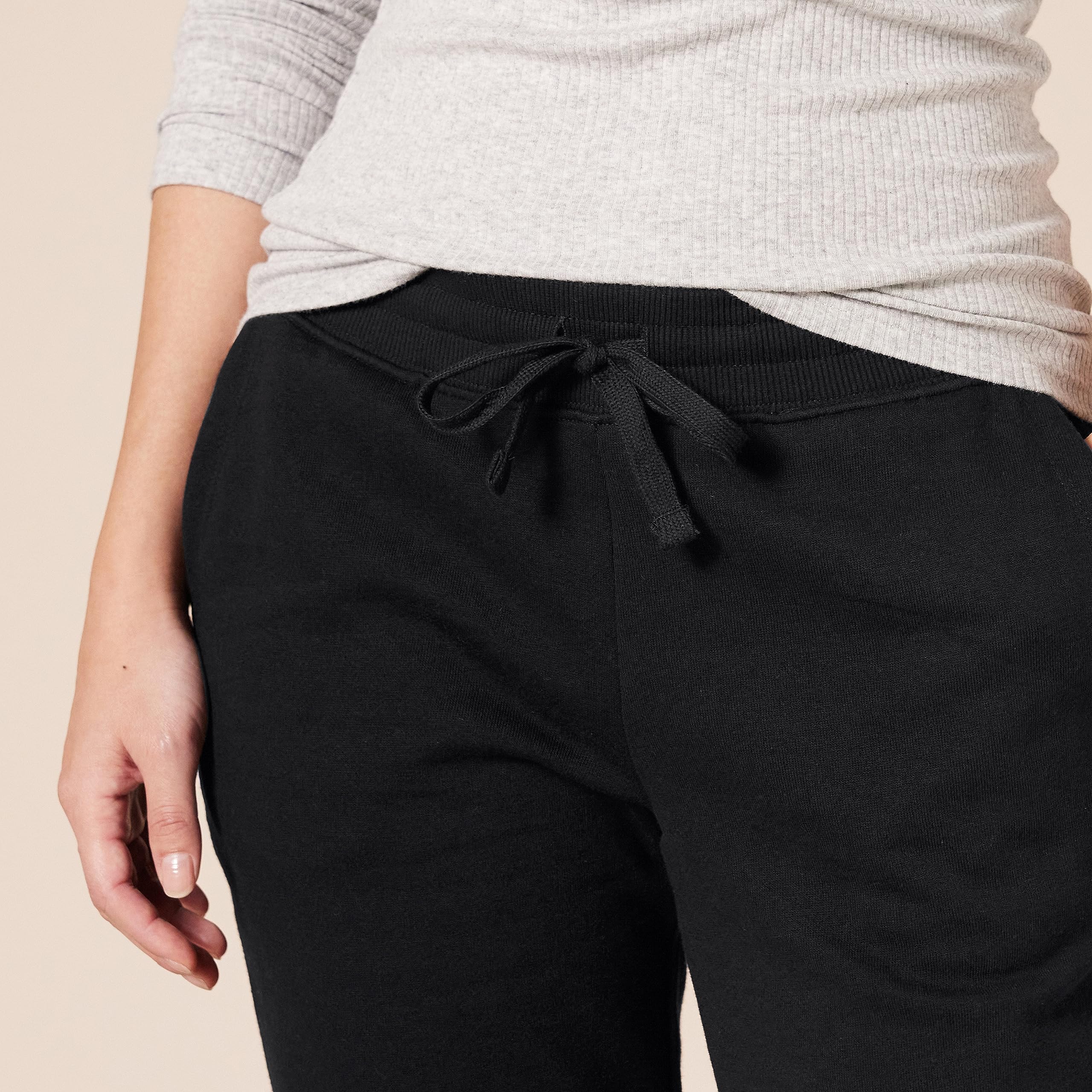 Amazon Essentials - Pantalón deportivo de forro polar de rizo francés para mujer (disponible en tallas grandes), negro, talla XG