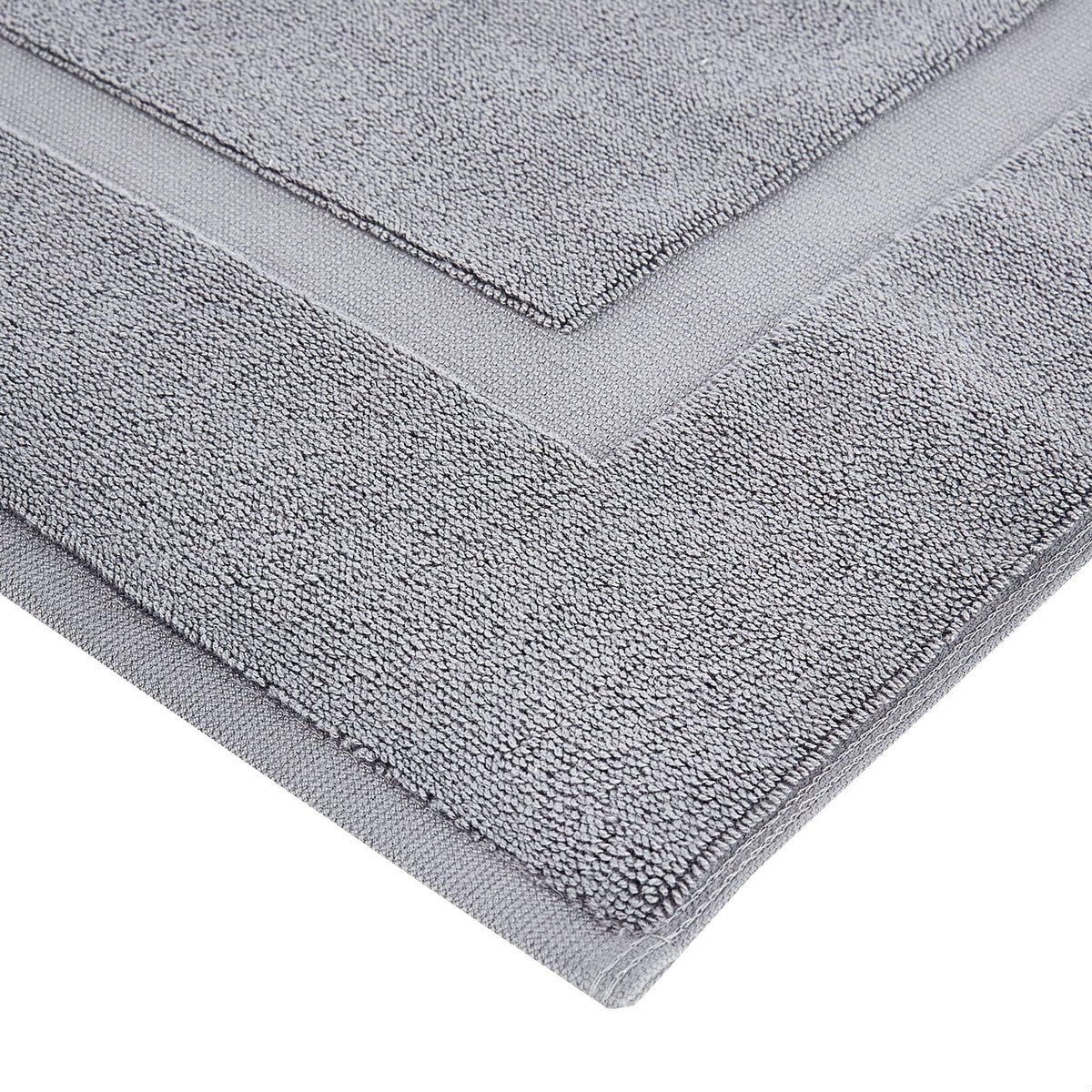 Amazon Basics - Alfombra de baño con bandas, 20 x 31 pulgadas, color gris polvo