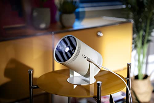 SAMSUNG Proyector portátil Inteligente Freestyle de 30 a 100 Pulgadas, FHD, HDR, Uso doméstico, Experiencia de Pantalla Grande, Sonido 360, SP-LSP3BLAXZA, Modelo 2022